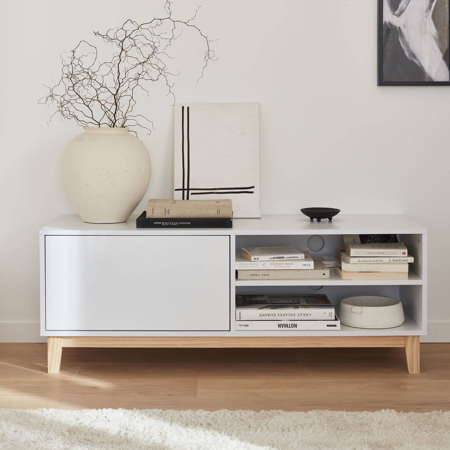 Meuble TV scandinave blanc - Floki - 1 tiroir, pieds en bois de sapin, 120x40x45cm Photo1