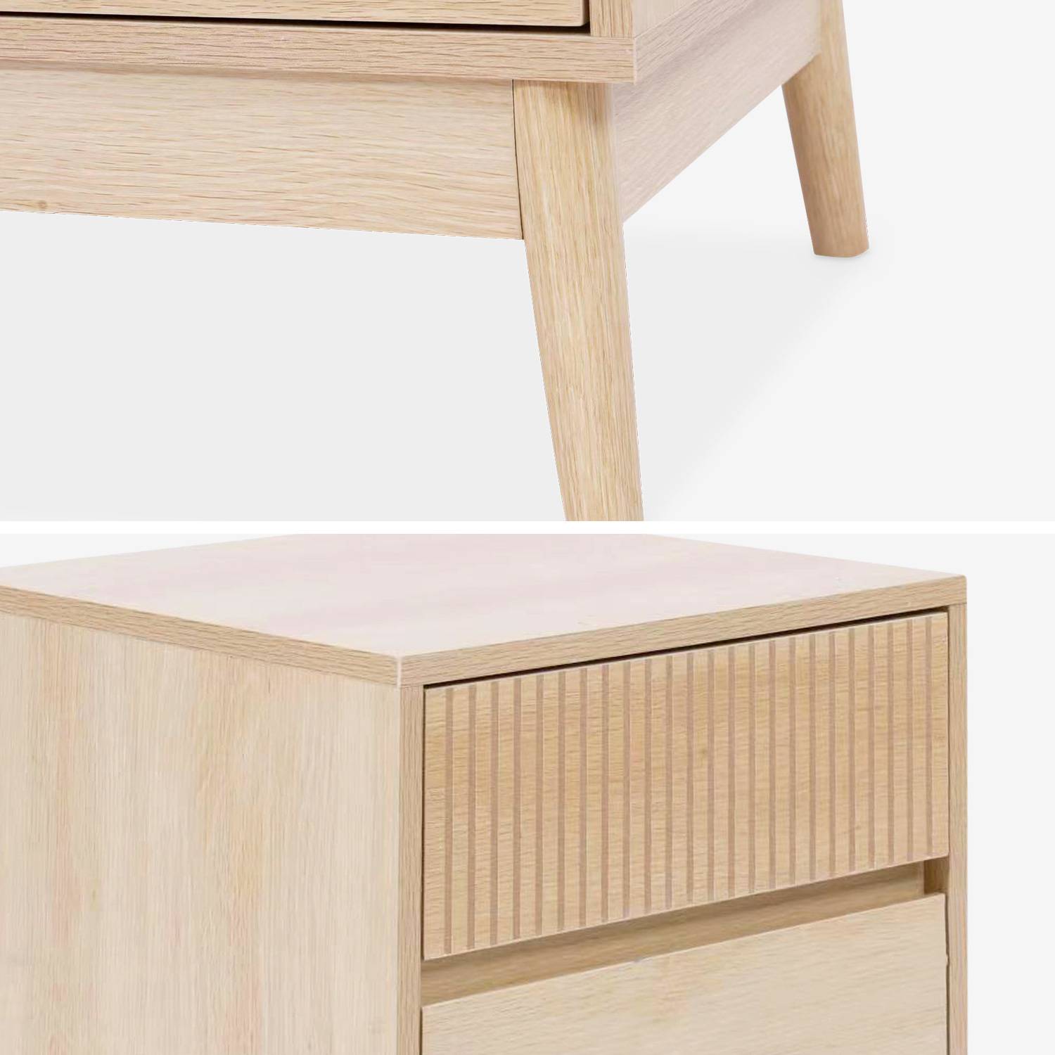 Mesa de cabeceira com duas gavetas, decoração em madeira e base em pinho - Linear Photo5