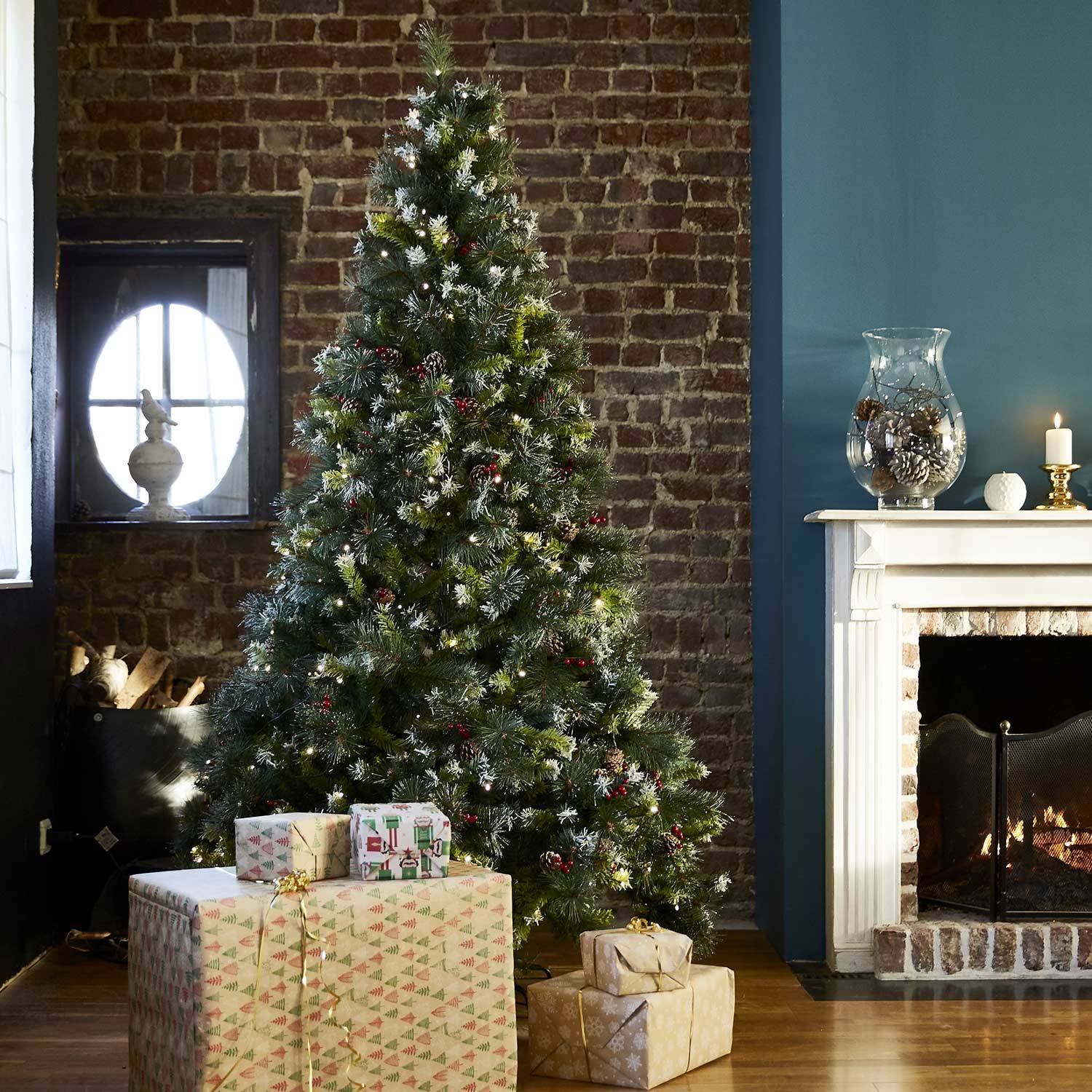 Sapin de Noël artificiel Deluxe de 240 cm avec guirlande lumineuse, décorations et pied inclus Photo3