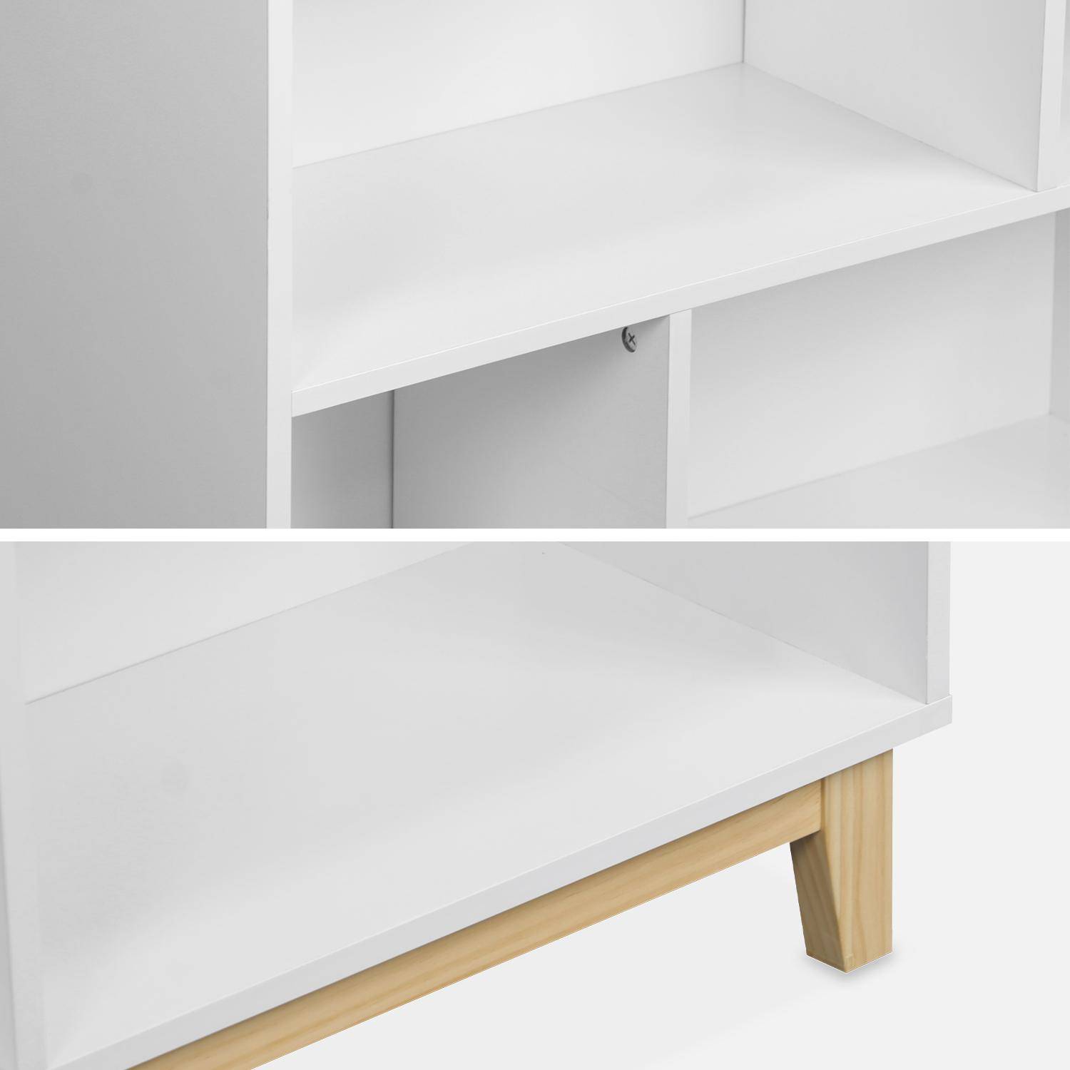 Witte boekenkast, Scandinavisch design, asymmetrische plank - Floki - dennenhouten poten, 4 planken, 8 vakken, 80x30x138cm  ,sweeek,Photo6
