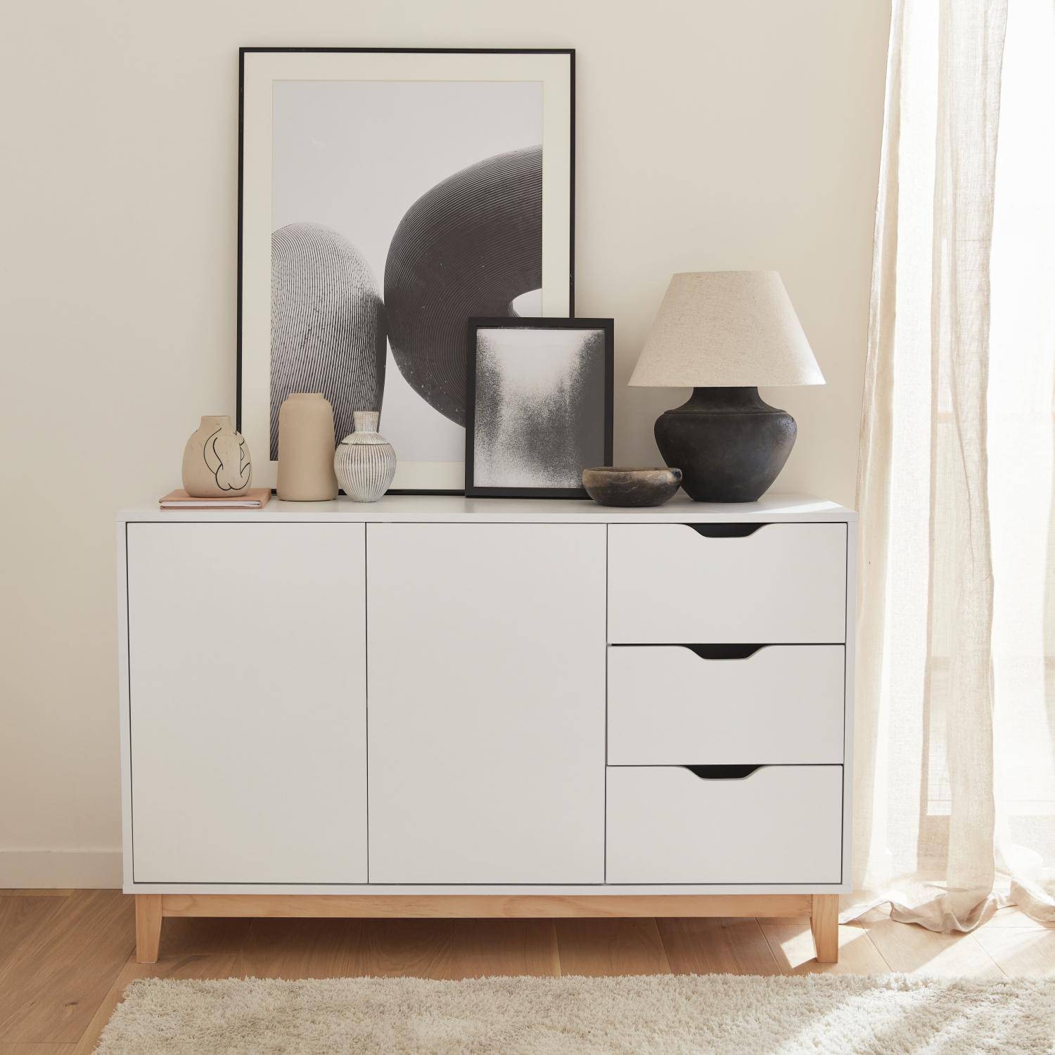 Buffet de rangement blanc, pieds bois - Floki - avec 3 tiroirs, buffet 2 portes, buffet bas, 120x40x75 cm Photo1