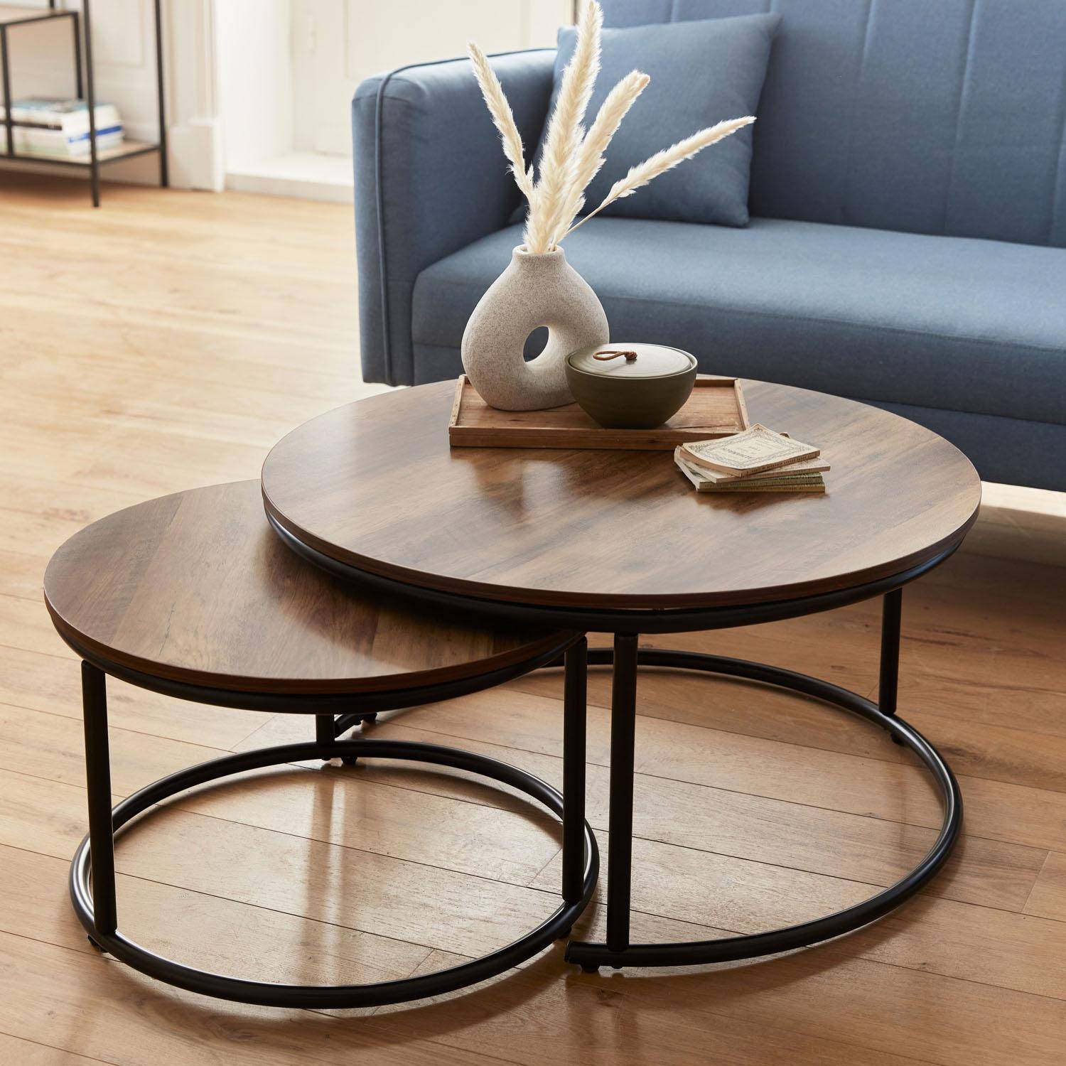 Set 2 ronde inschuifbare lage tafels van zwart metaal en een blad met houtlook, 1x Ø77xh40cm / x1 Ø57xh35cm Photo2