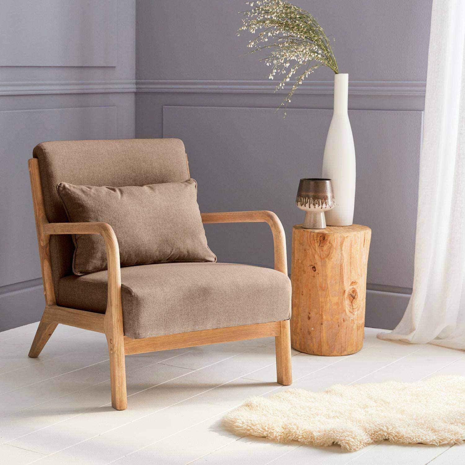 Sillón de diseño marrón en madera y tela, 1 asiento recto fijo, patas de compás escandinavas, armazón de madera maciza, asiento cómodo Photo1