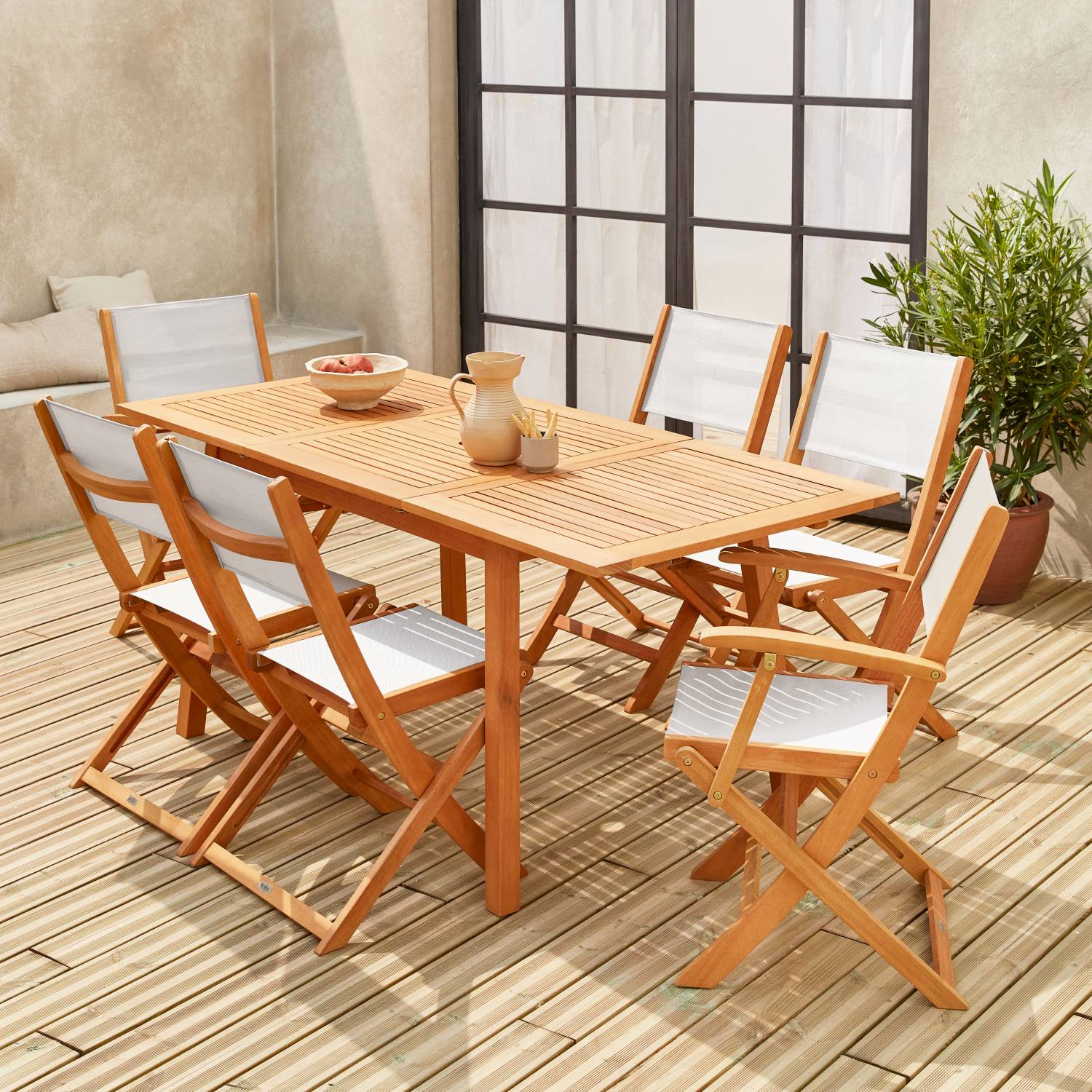 Salotto da giardino in legno - Almeria, tavolo 120-180cm rettangolare, 2 poltrone e 4 sedie, eucalipto FSC, textilene bianco | sweeek