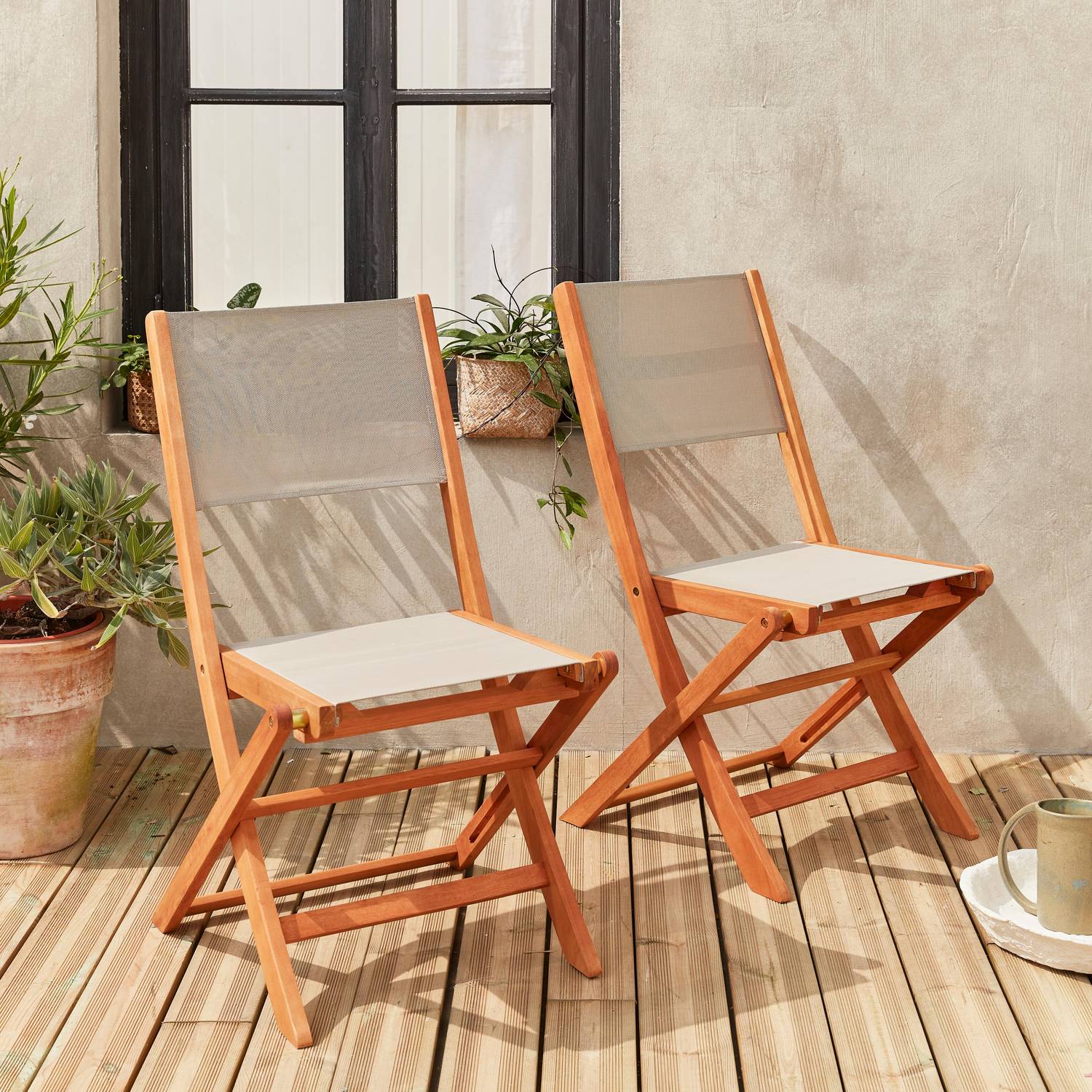 Gartenstühle aus Holz und Textilene - Almeria taupe-grau - 2 Klappstühle aus geöltem FSC Eukalyptusholz und Textilene Photo1