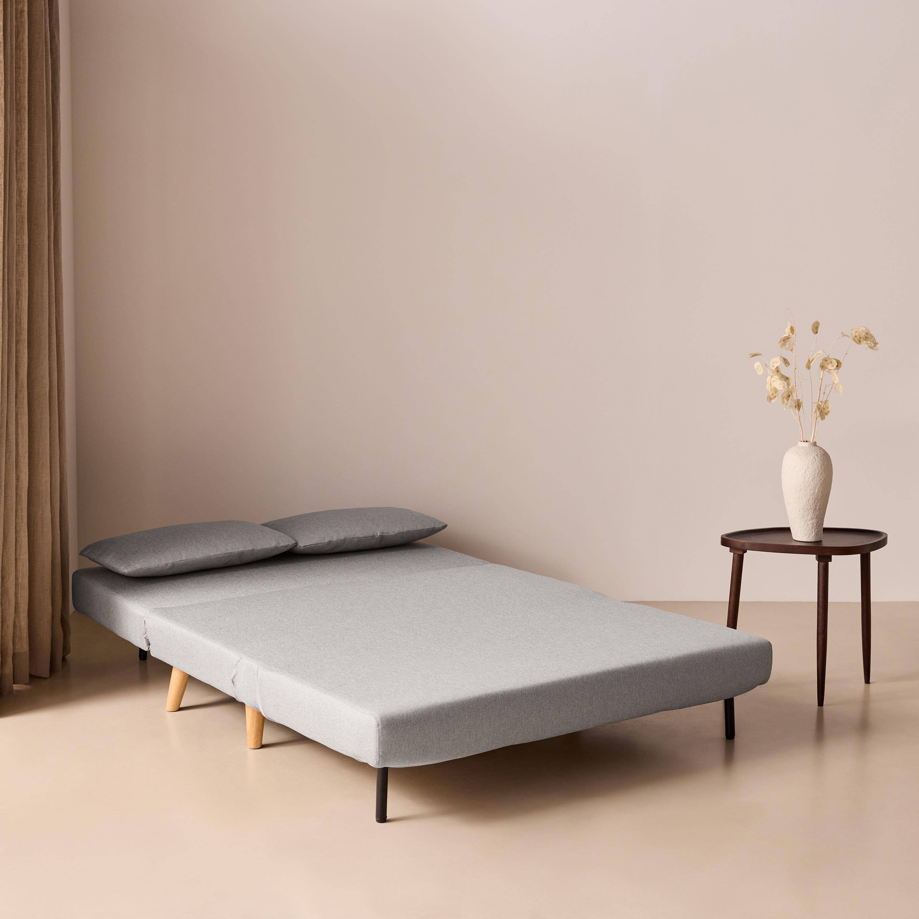 Canapé convertible en tissu - Guesta - 2 places scandinave, pieds bois foncé, gris clair, banquette, dossier inclinable Photo4