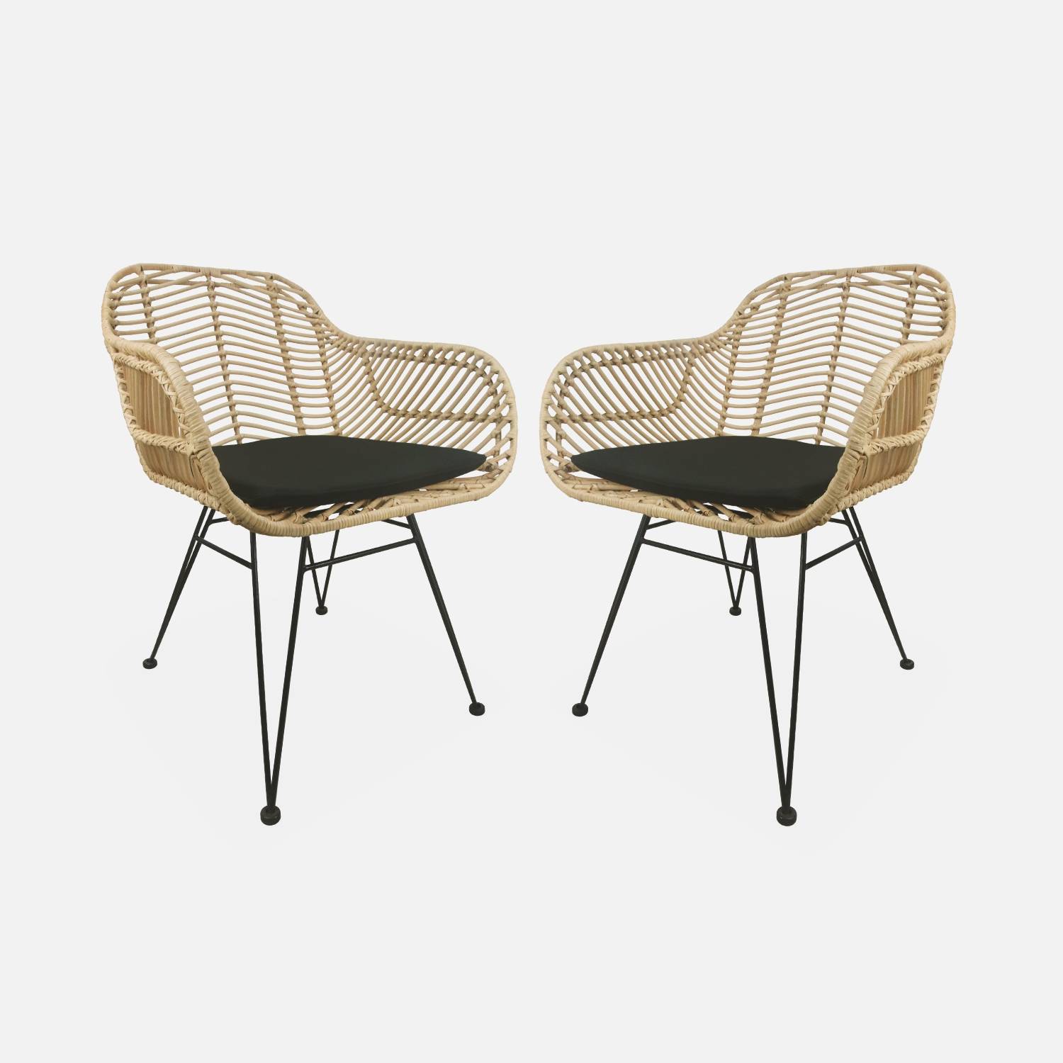 2er Set Sessel aus natürlichem Rattan und Metall, schwarze Kissen  | sweeek