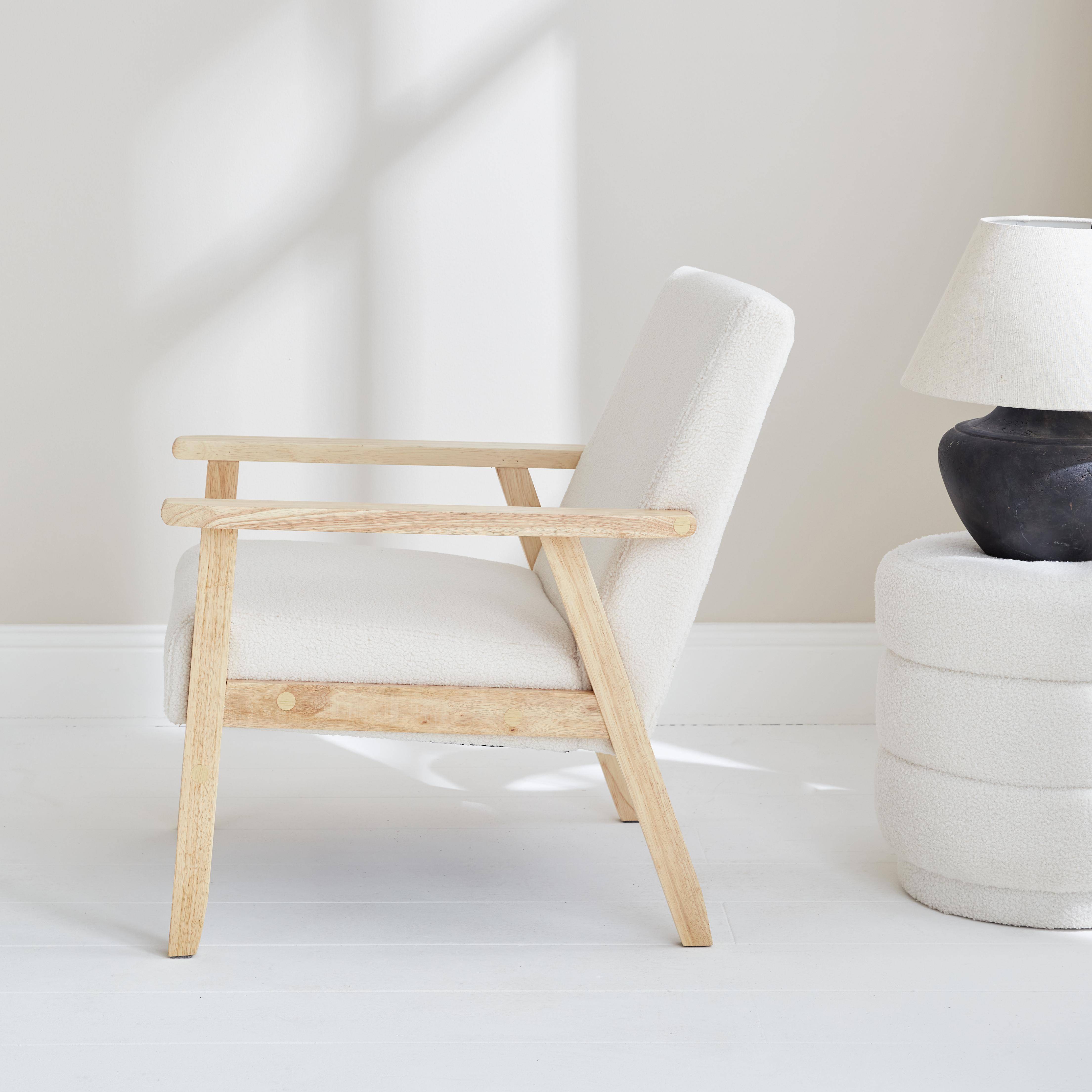 Scandinavische fauteuil van hout en witte boucléstof, B 64 x D 69,5 x H 73cm Photo2