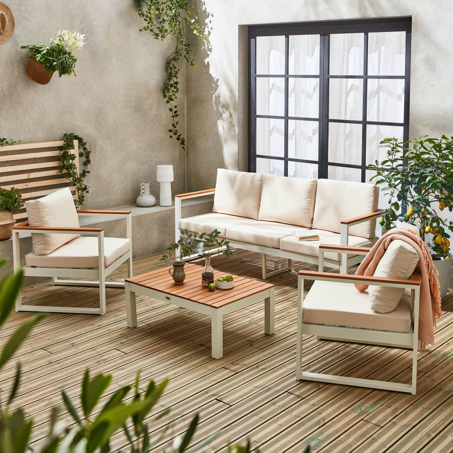 Salon de jardin 5 places en aluminium et eucalyptus – NAZCA – Structure blanche, Coussins beiges Photo1