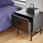 Table de chevet noire décor bois rainuré, un tiroir, L 48 x l 39 x H 50cm Photo3