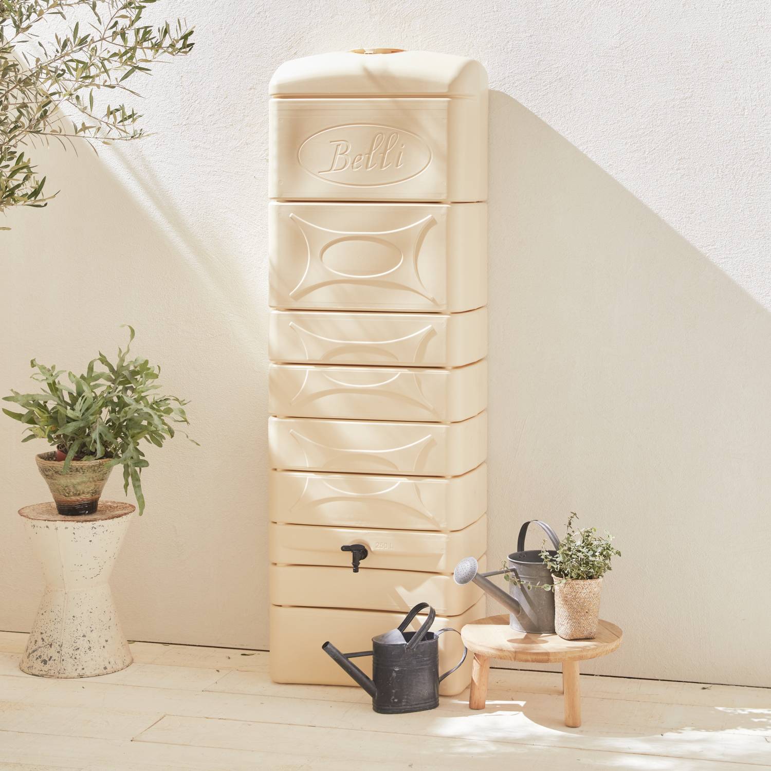 2x récupérateur d'eau mural Chastang 300L beige avec kit raccord chéneau inclus | sweeek