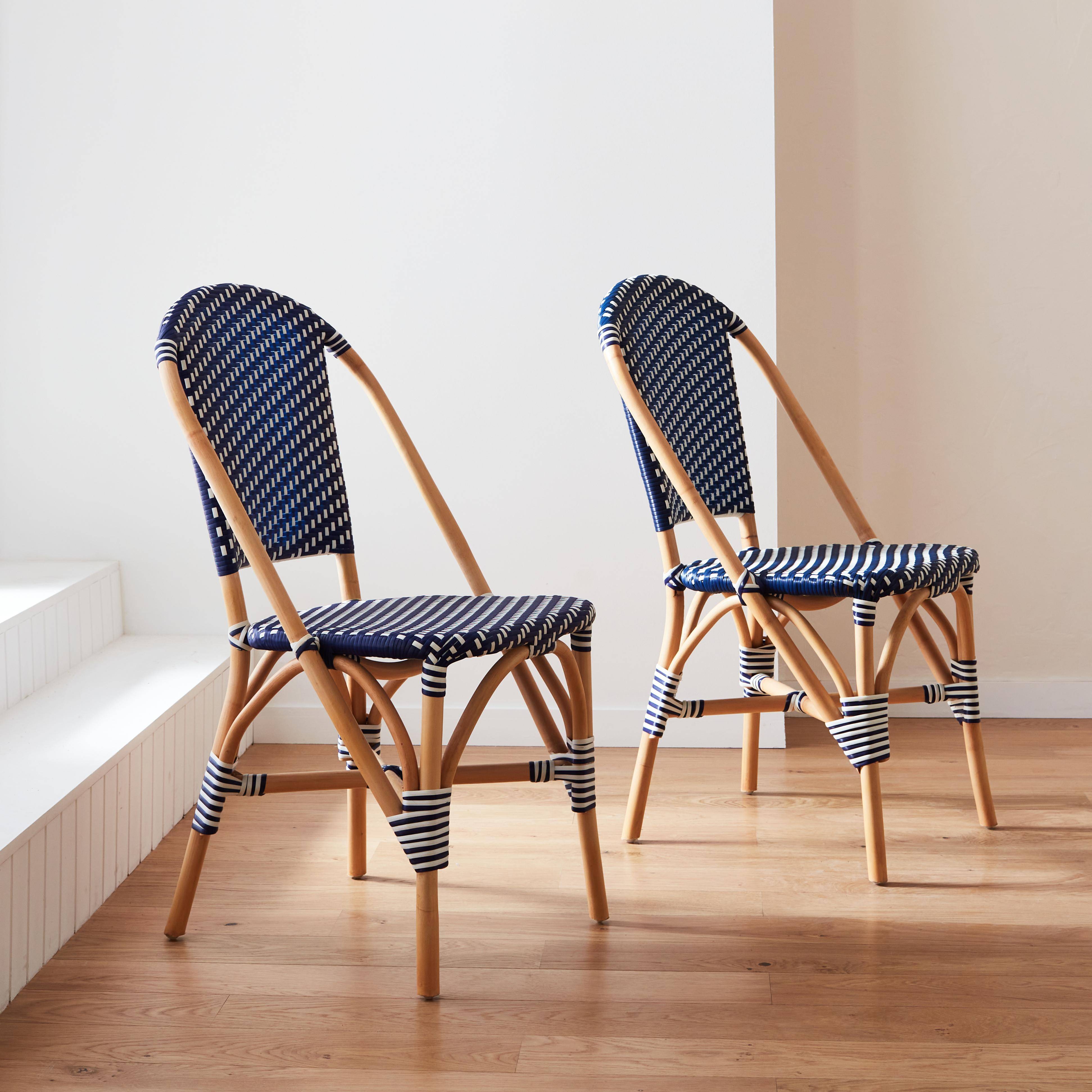 Lot de 2 chaises empilables bistrot en rotin et polyrotin bleu et blanc, L 48 x P 58 x H 90cm,sweeek,Photo1