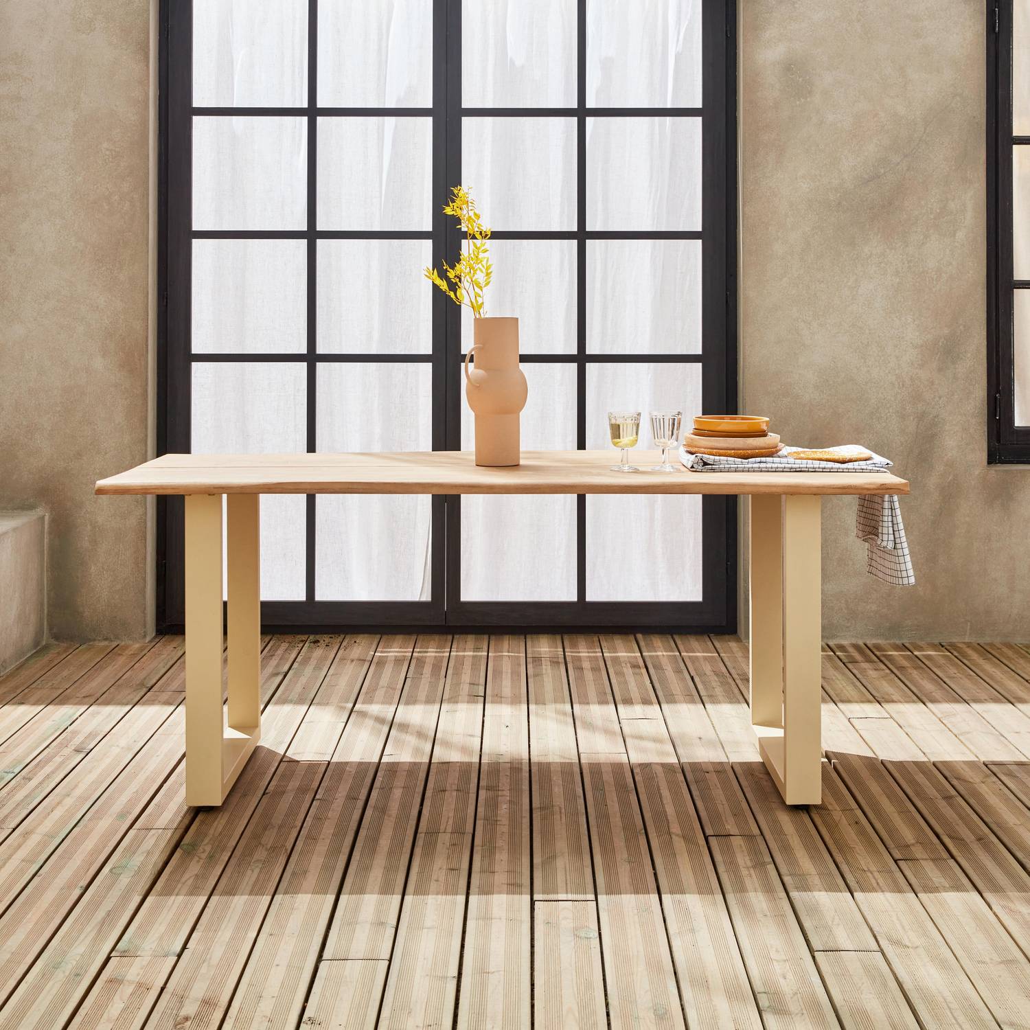 Table intérieur / extérieur en bois 180cm, 6 places, bois d'acacia et structure en acier ivoire Photo2