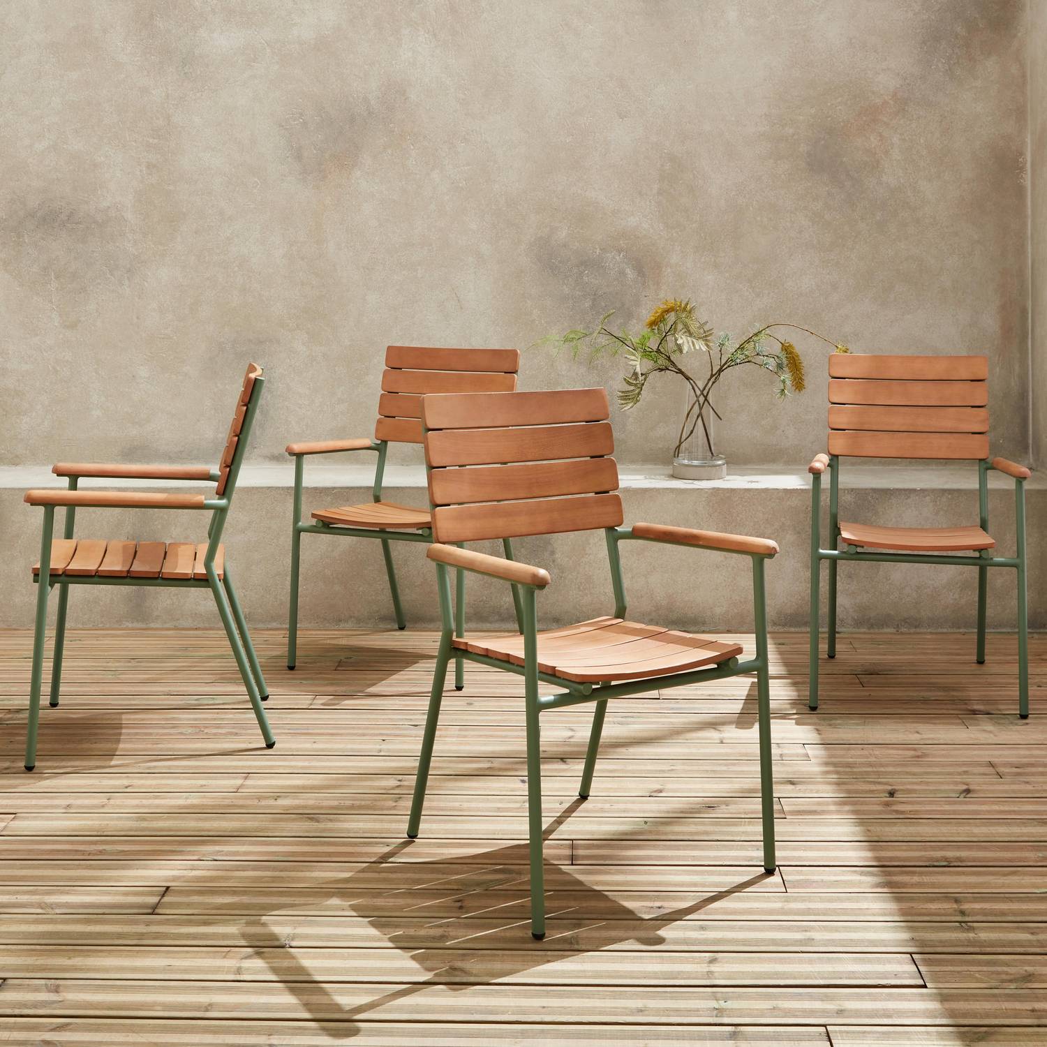 Lot de 4 chaises de jardin eucalyptus et aluminium vert d'eau, chaises empilables  Photo1