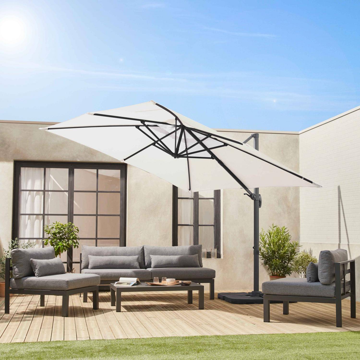 Parasol déporté carré 3x3m haut de gamme - Falgos - ecru- Parasol excentré inclinable, rabattable et rotatif à 360°. Photo2