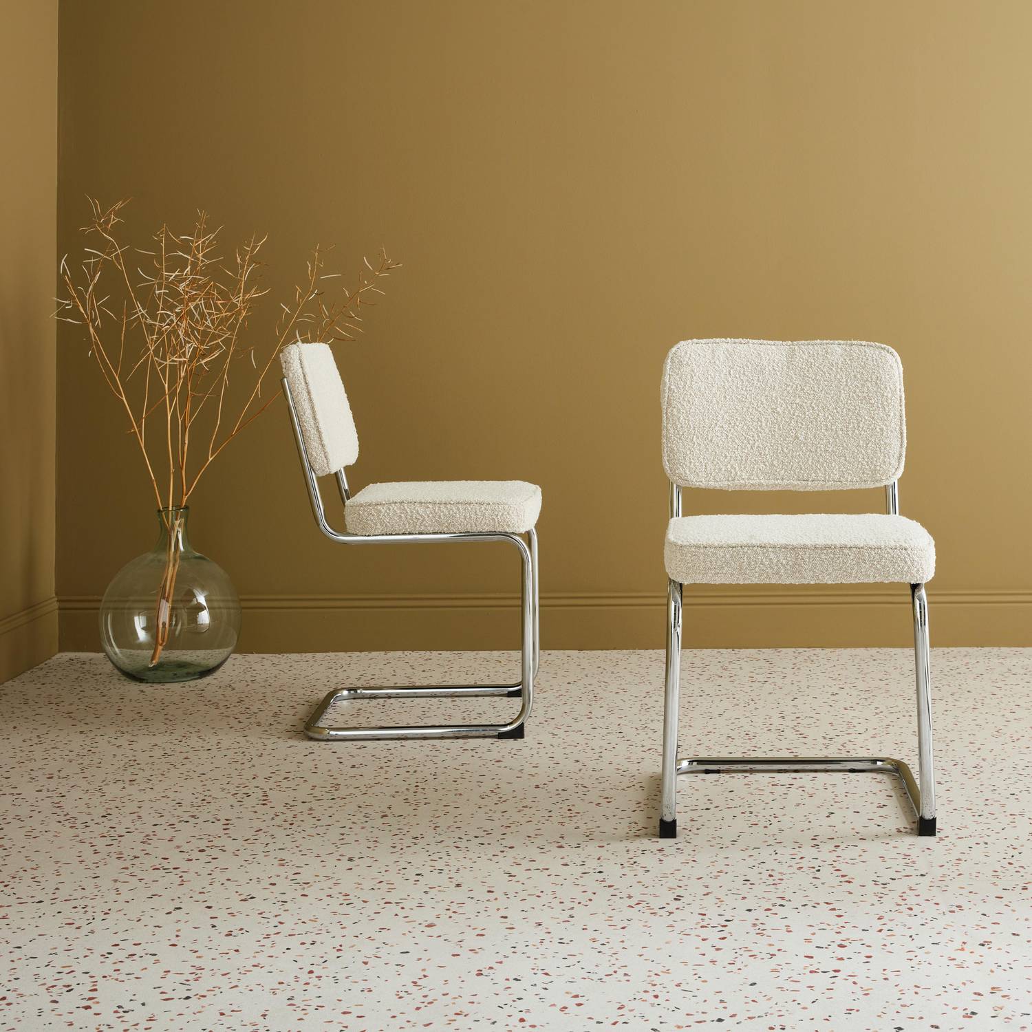 Lot de 2 chaises cantilever tissu bouclette texturée blanc cassé L46 x P54,5x H84,5cm Photo2
