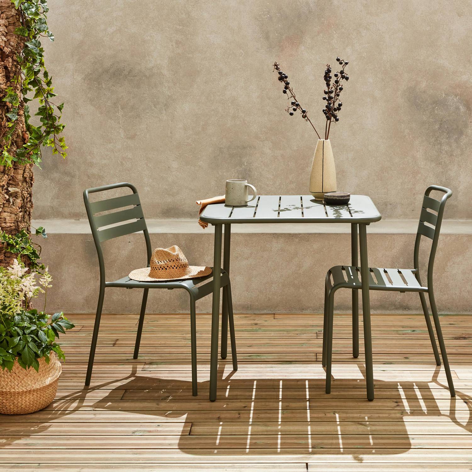 Mesa de jardim Amélia savane em metal com 2 cadeiras, ripas e cantos arredondados, acabamento anti-ferrugem Photo1