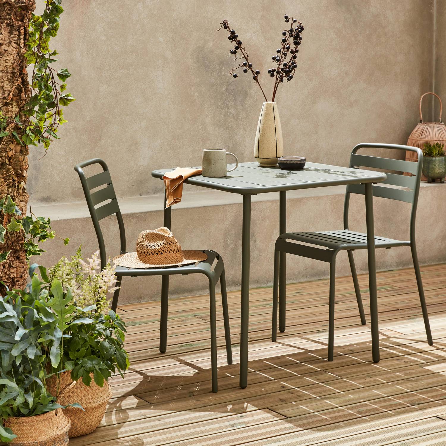 Mesa de jardim Amélia savane em metal com 2 cadeiras, ripas e cantos arredondados, acabamento anti-ferrugem Photo2