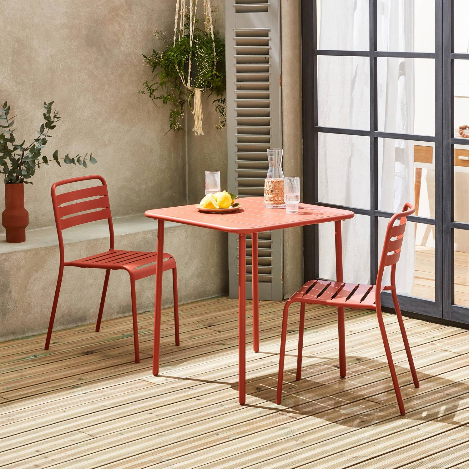 Amélia terracotta metalen tuintafel met 2 stoelen, latten en afgeronde hoeken, roestbestendige afwerking Photo1