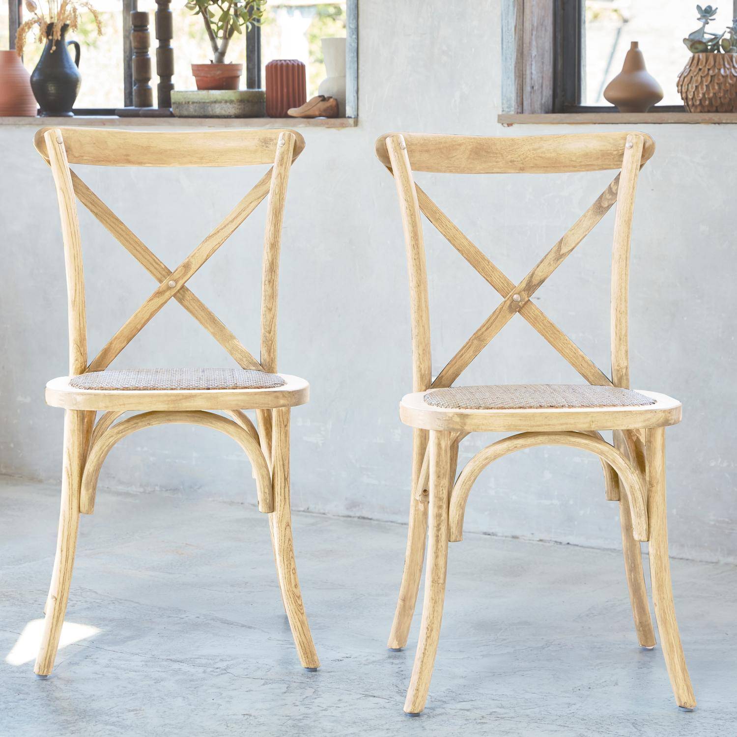 Lot de 2 chaises de bistrot en bois de cédrèle naturel, vintage, assise en rotin, empilables Photo2
