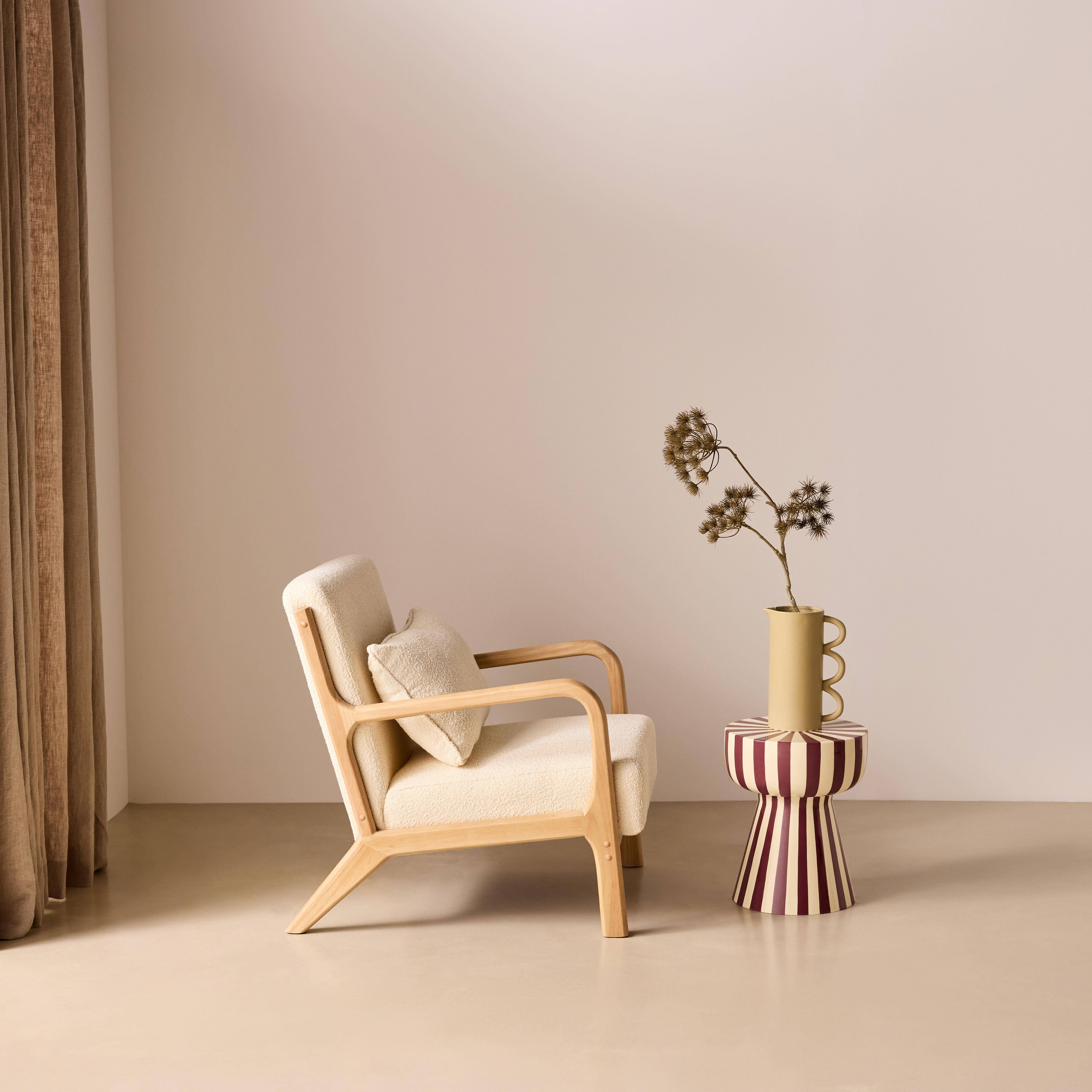 Fauteuil à bouclettes blanches texturées, bois et tissu, 1 place droit fixe, pieds compas scandinave, structure en bois solide Photo2