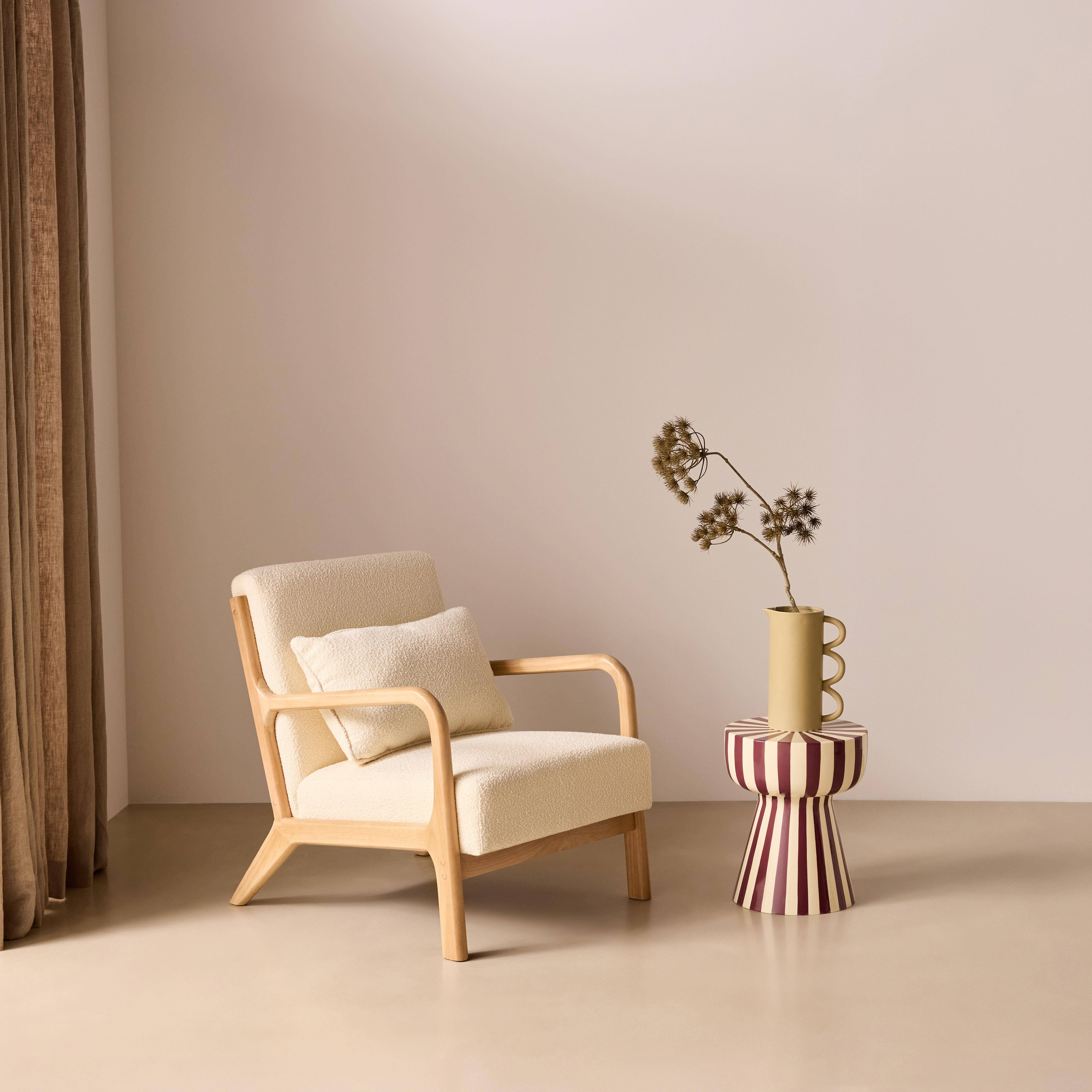 Fauteuil à bouclettes blanches texturées, bois et tissu, 1 place droit fixe, pieds compas scandinave, structure en bois solide Photo1