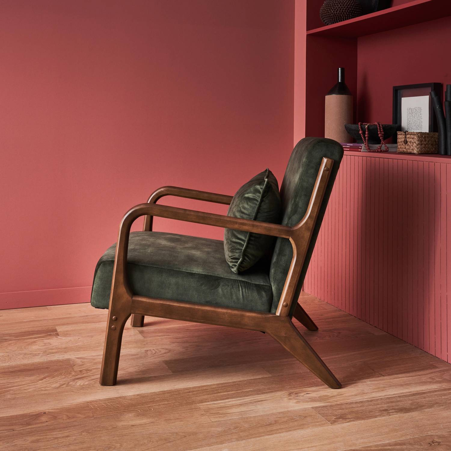 Kaki velours fauteuil, lichte walnoot gebeitste hevea houten poten, 1 vaste rechte zitting, Scandinavische kompaspoten Photo2