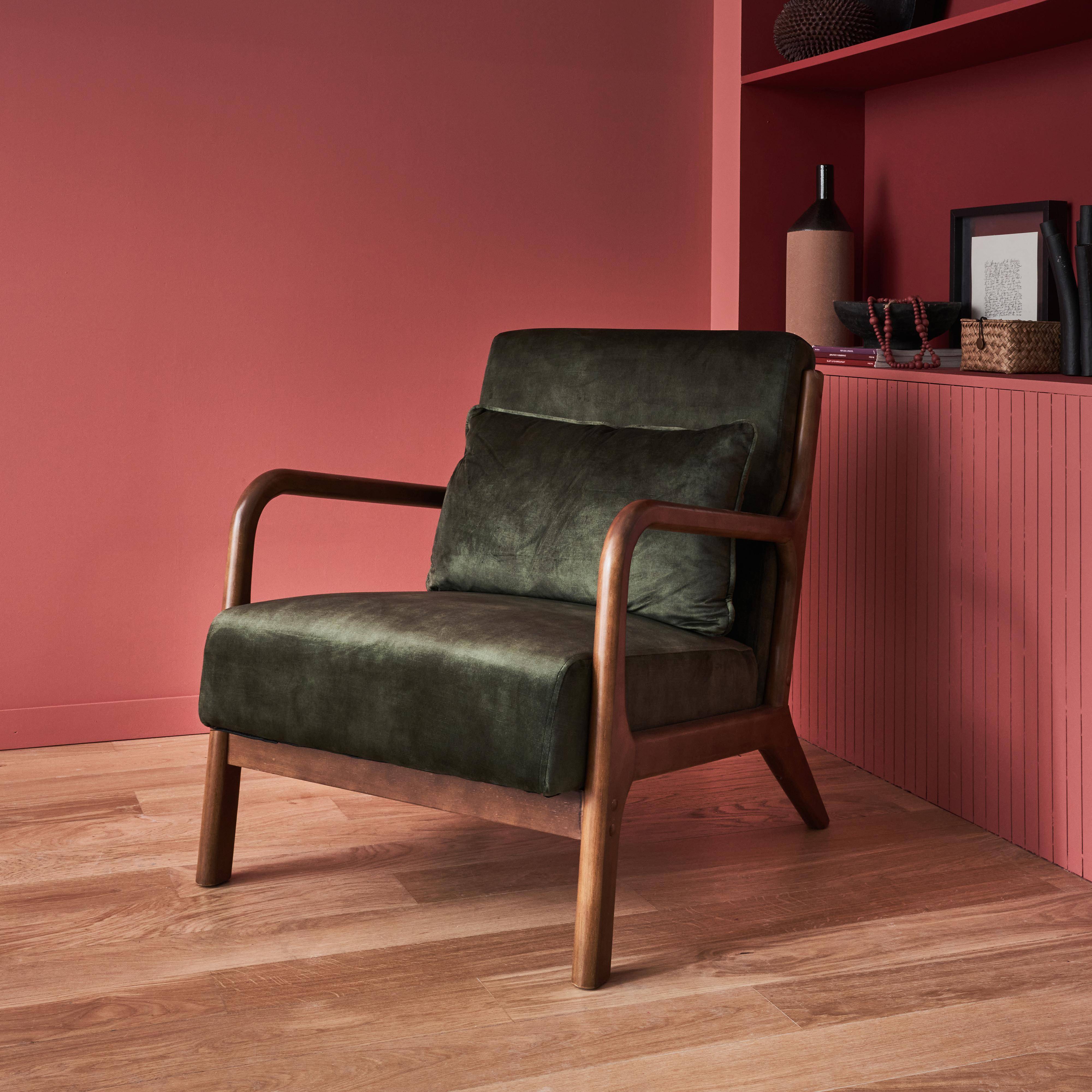 Sessel mit khakifarbenem Samtbezug, Beine aus Hevea-Holz, hell nussbaumfarben, 1-sitzig gerade fest, skandinavische Zirkelbeine,sweeek,Photo1