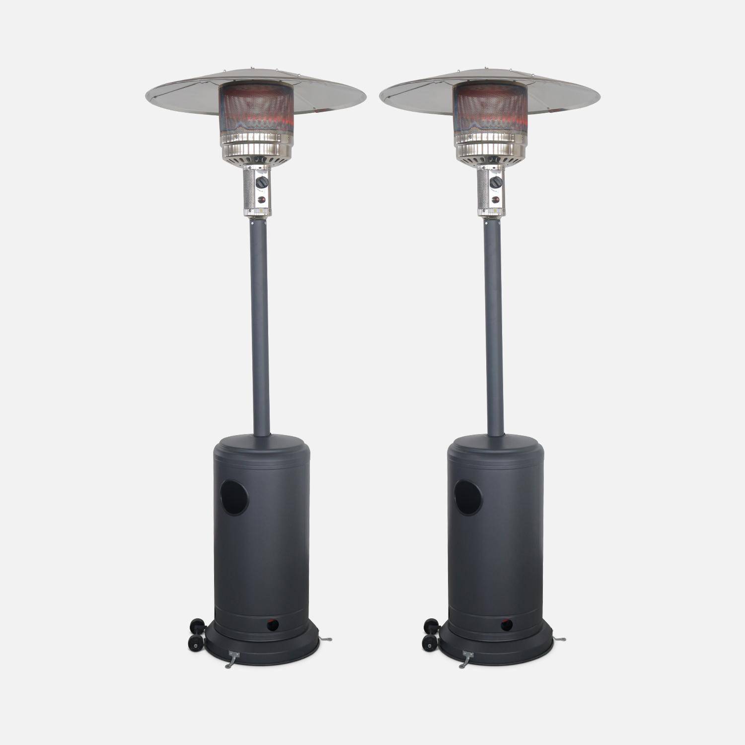 Lot de 2 chauffages d’extérieur à gaz 13kW – Norway – Parasols chauffants gris foncé, avec roulettes et stabilisateur. Photo1