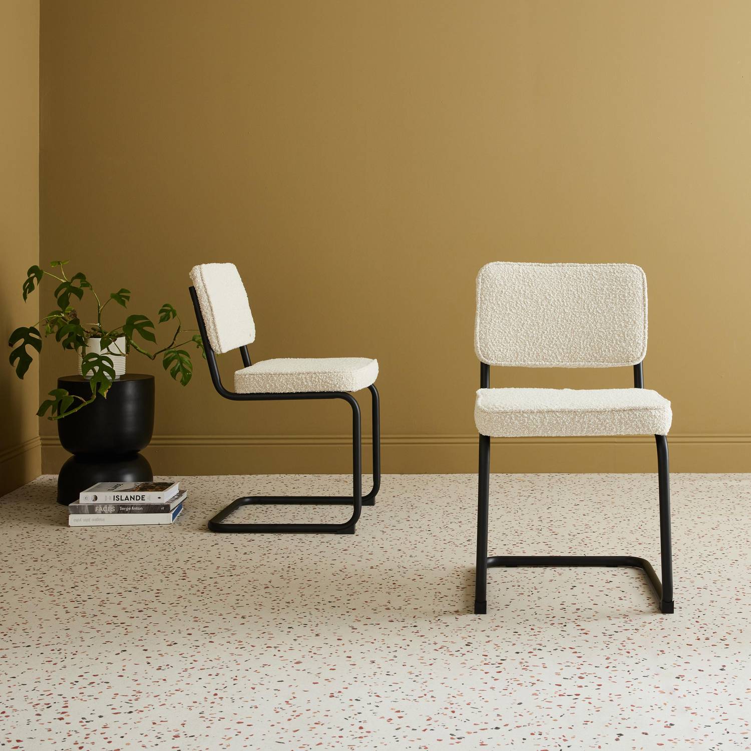 Lot de 2 chaises cantilever bouclette texturée blanc cassé, Maja, L46 x P54,5x H84,5cm Photo2