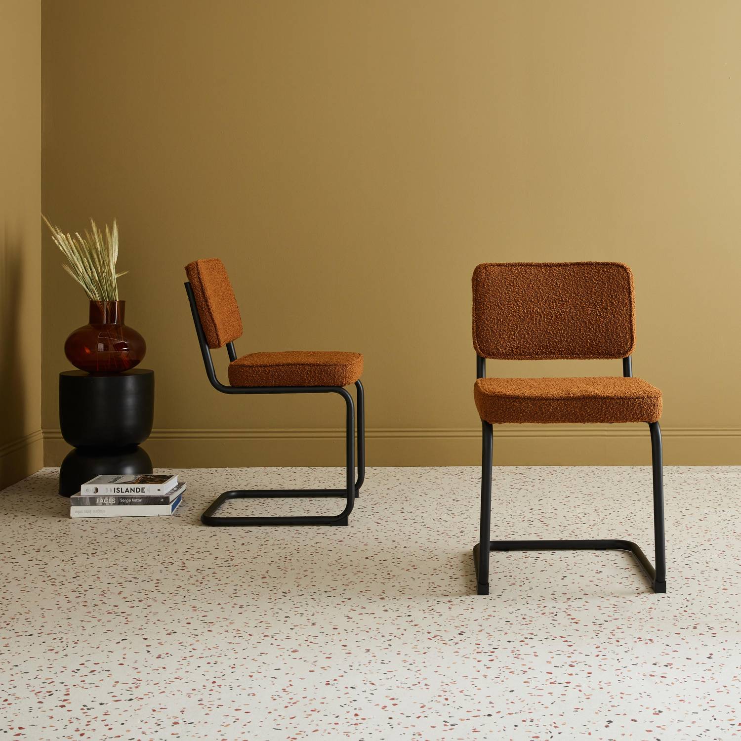 Lot de 2 chaises cantilever bouclette texturée ocre, Maja, L46 x P54,5x H84,5cm Photo2