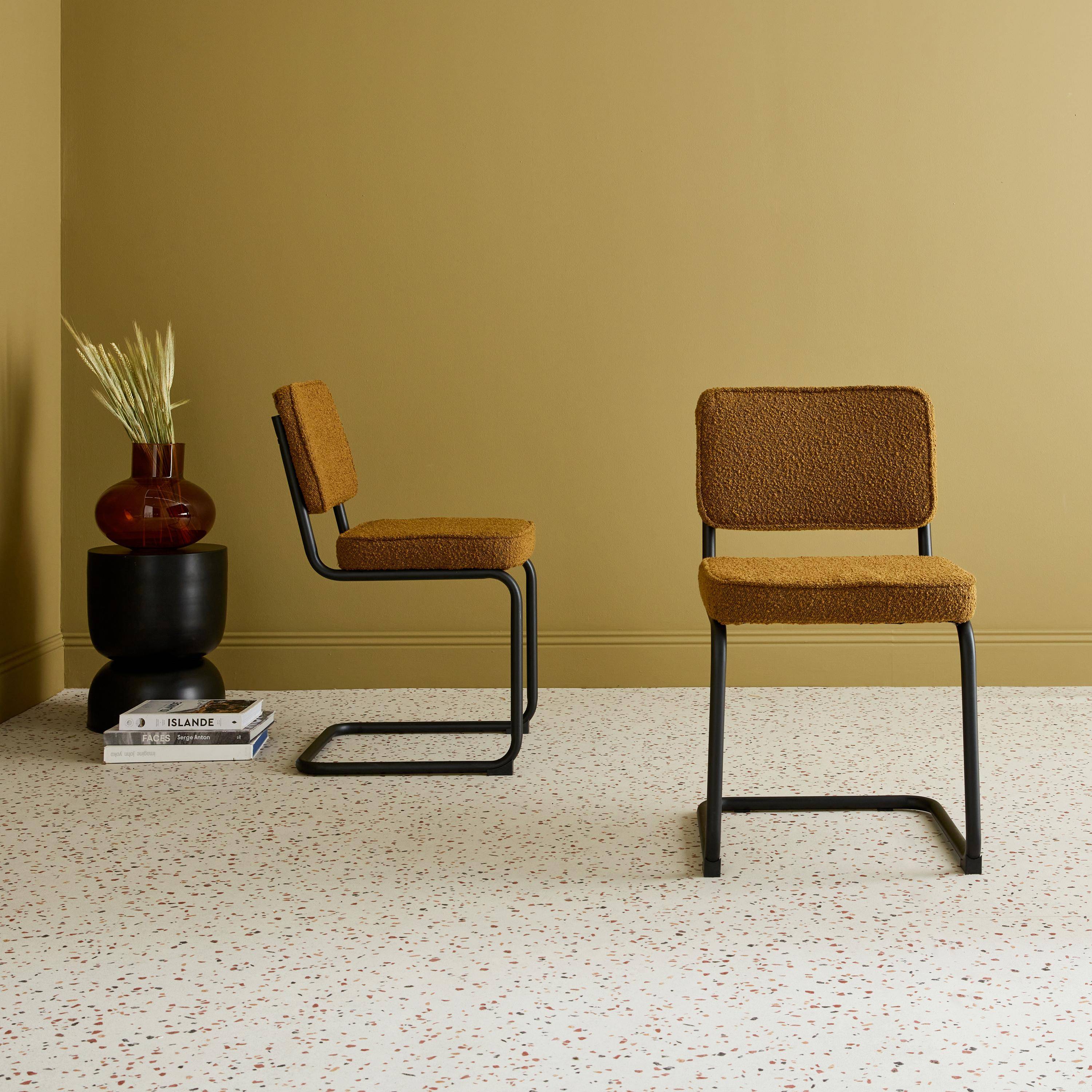 Lot de 2 chaises cantilever bouclette texturée ocre, Maja, L46 x P54,5x H84,5cm Photo1