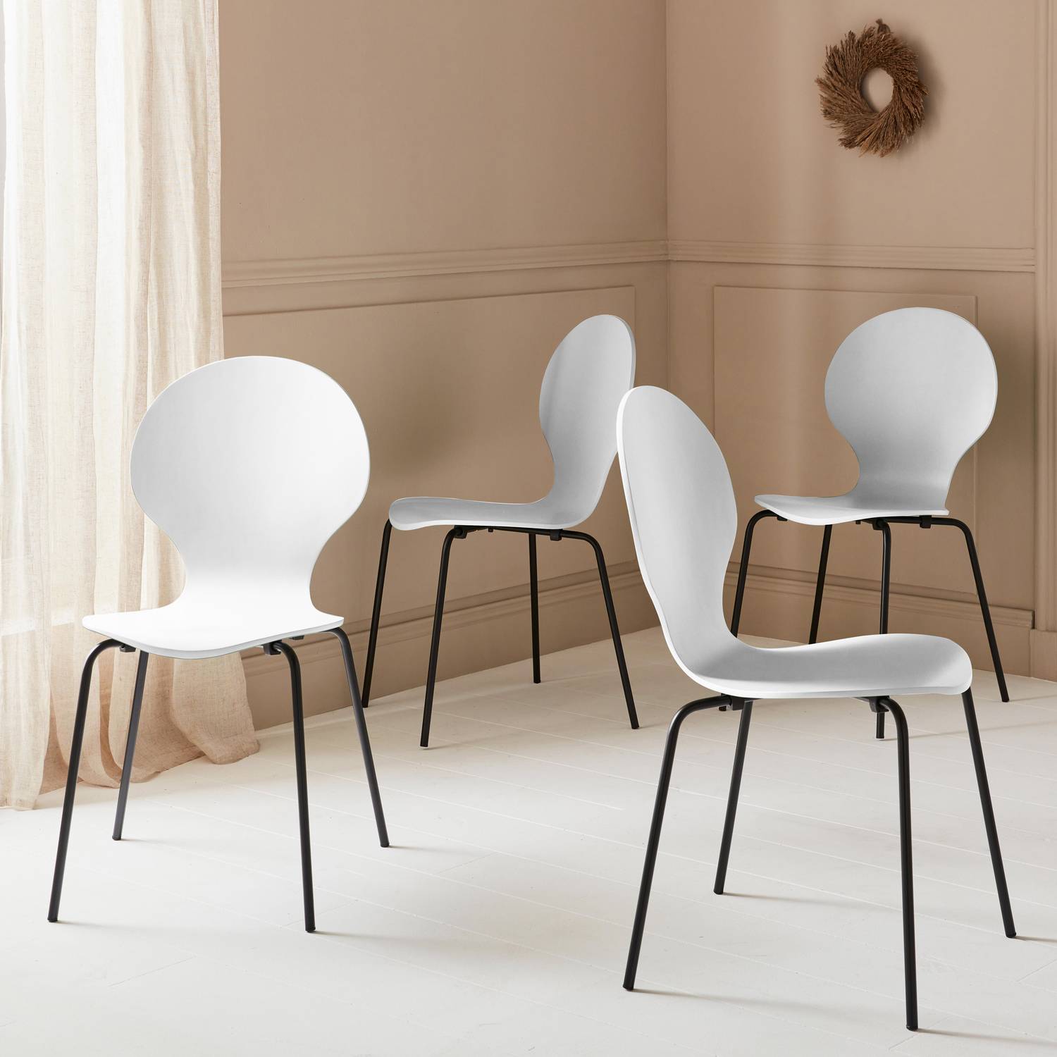 4er Set weiße stapelbare Retro-Stühle, Hevea-Holz und Sperrholz, Stahlbeine, Naomi, B 43 x T 48 x H 87cm Photo2