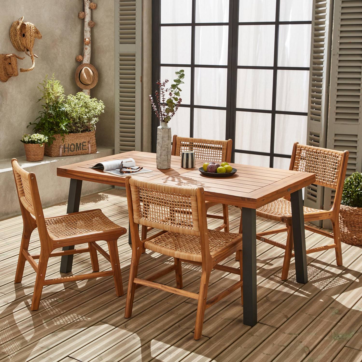 Table intérieur / extérieur Santana en bois et métal 150cm + 4 chaises de jardin Ocara, cannage et bois Photo1