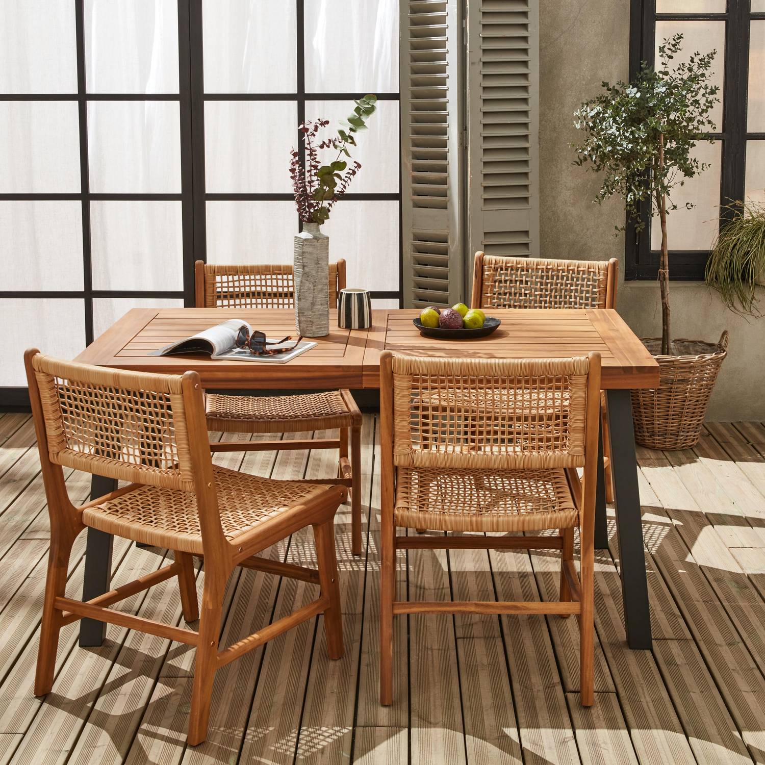Table intérieur / extérieur Santana en bois et métal 150cm + 4 chaises de jardin Ocara, cannage et bois Photo2