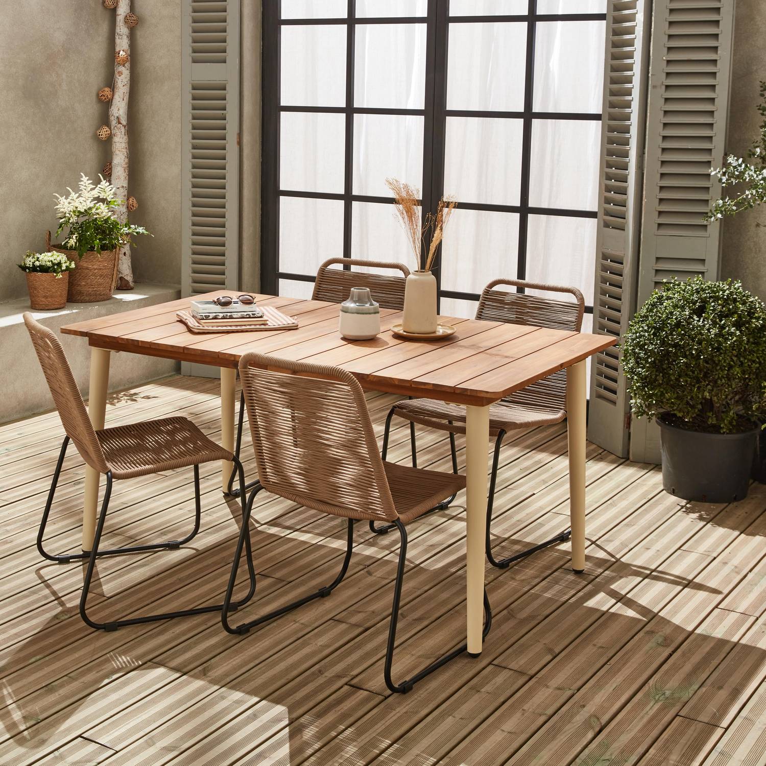 Gartentisch 150 cm aus Holz und Metall, elfenbeinfarben - Maringa + 4 stapelbare Stühle mit beiger Bespannung - Brasilia Photo2