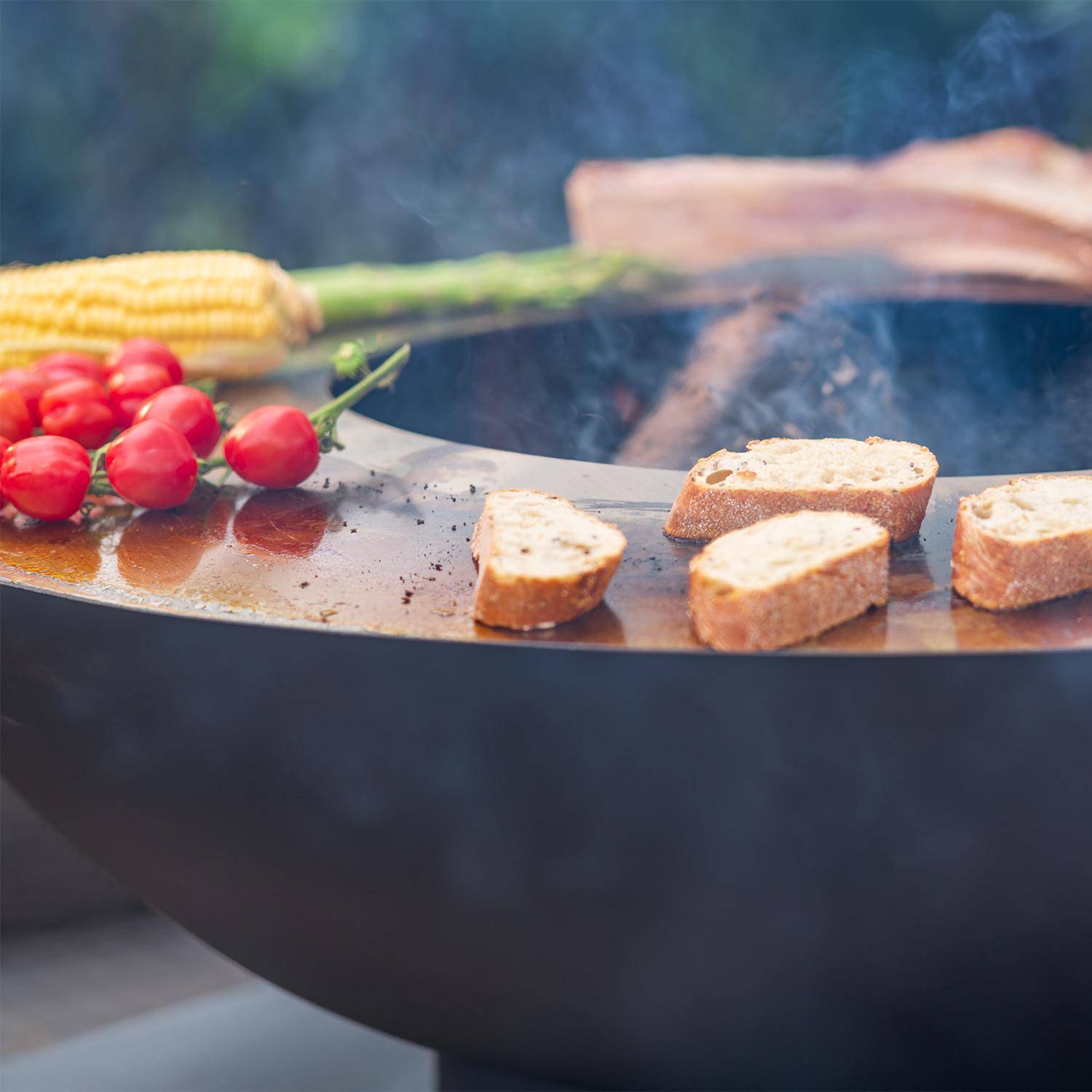Braséro barbecue Ø80cm avec planche de cuisson, espace de stockage pour le bois, housse de protection Photo3
