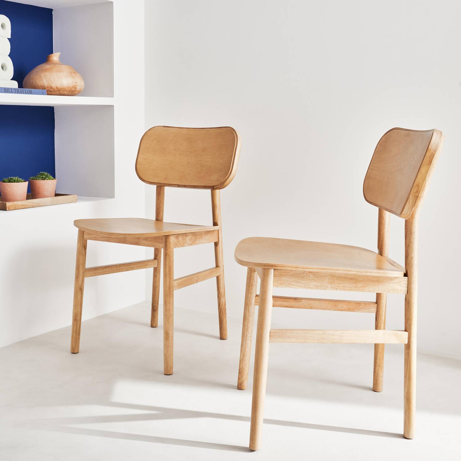 Lot de 2 chaises en bois d'hévéa, forme courbée, finition brossée Photo1