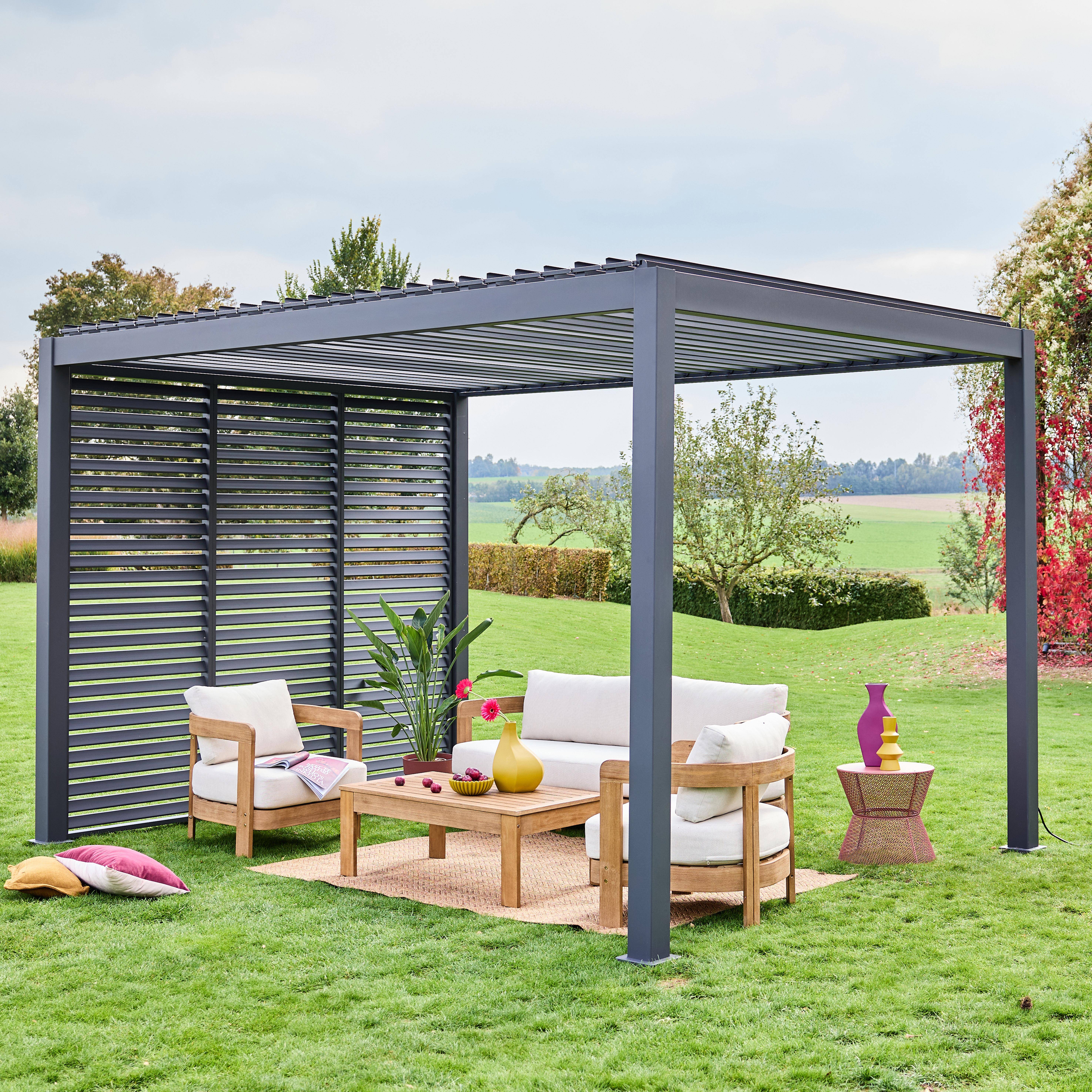 Pergola bioclimatique Triomphe 3x4 + 3 persiennes 100cm pour le côté de 3m, panneau brise vue, L 400 x P 300 x H 250 cm,sweeek,Photo1