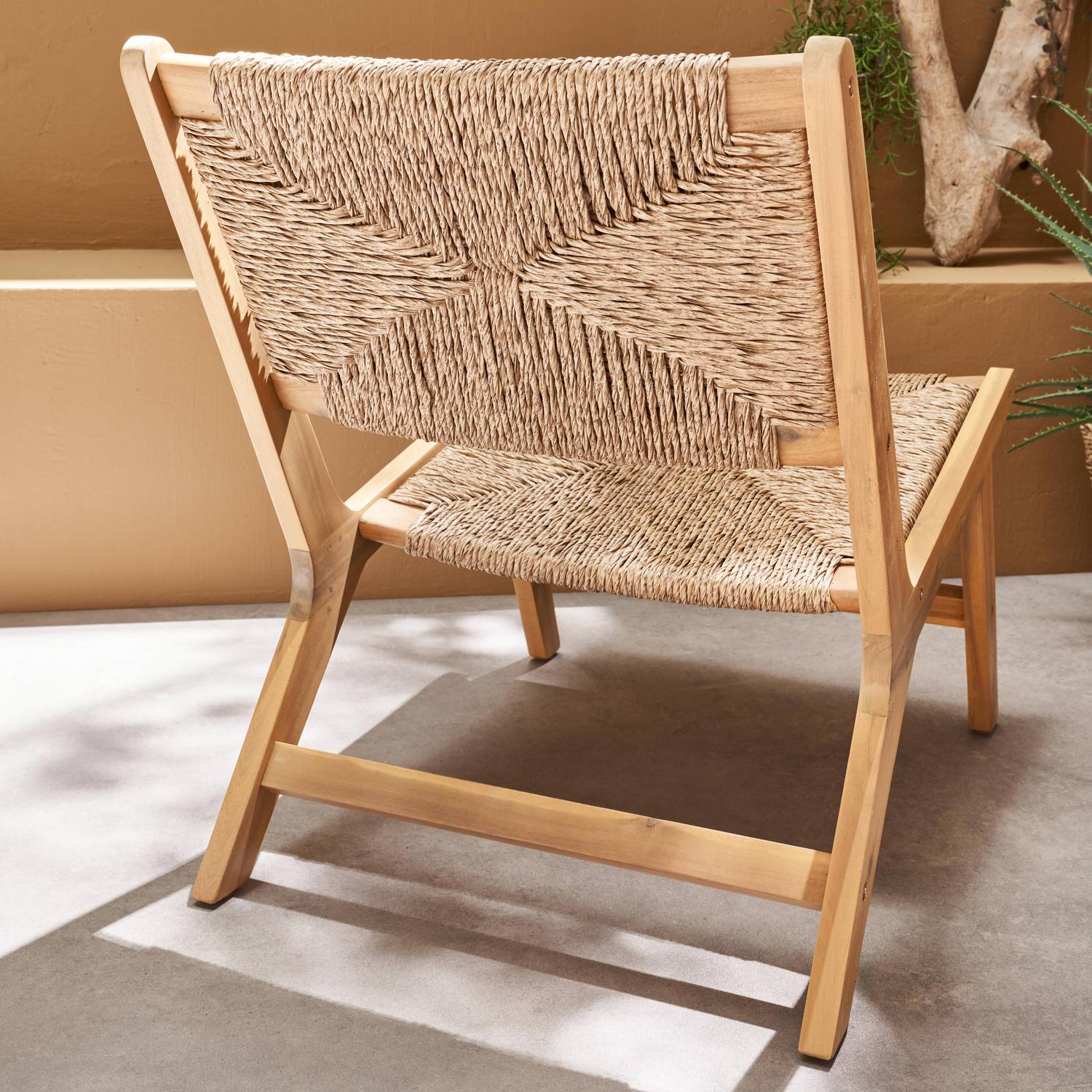 Conjunto de 2 cadeiras reclináveis de jardim em madeira e resina com efeito de palha, para interior/exterior Photo3