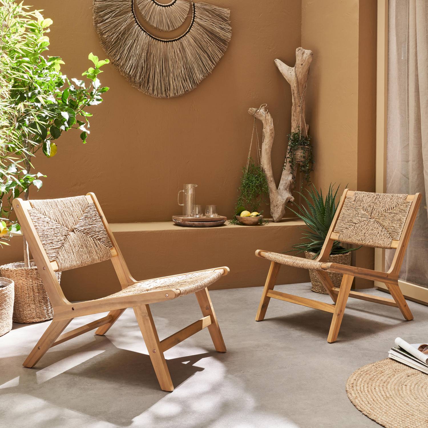 Conjunto de 2 cadeiras reclináveis de jardim em madeira e resina com efeito de palha, para interior/exterior Photo1