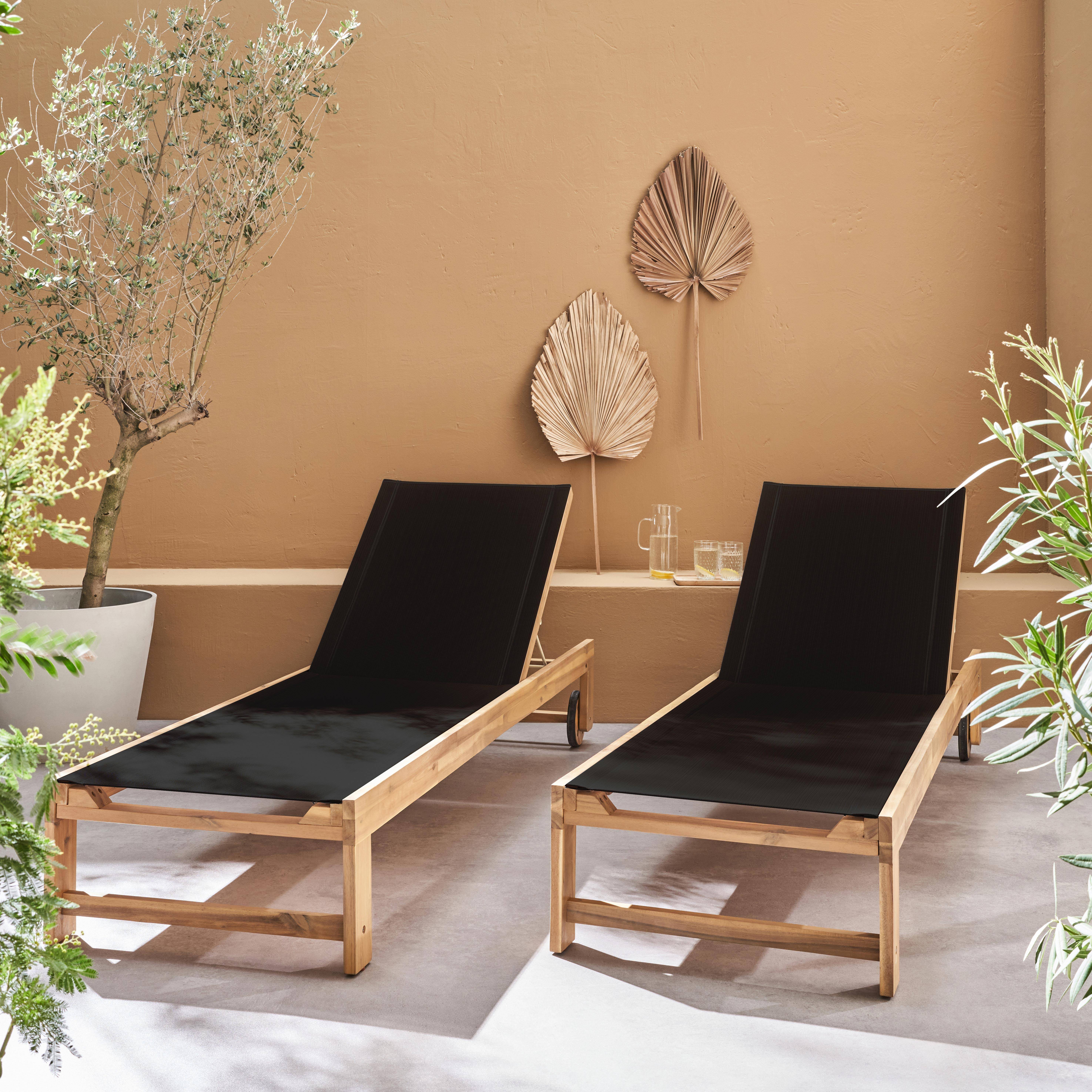 Set van 2 ligstoelen van acaciahout en zwart textileen, multi-instelbaar met wielen,sweeek,Photo1