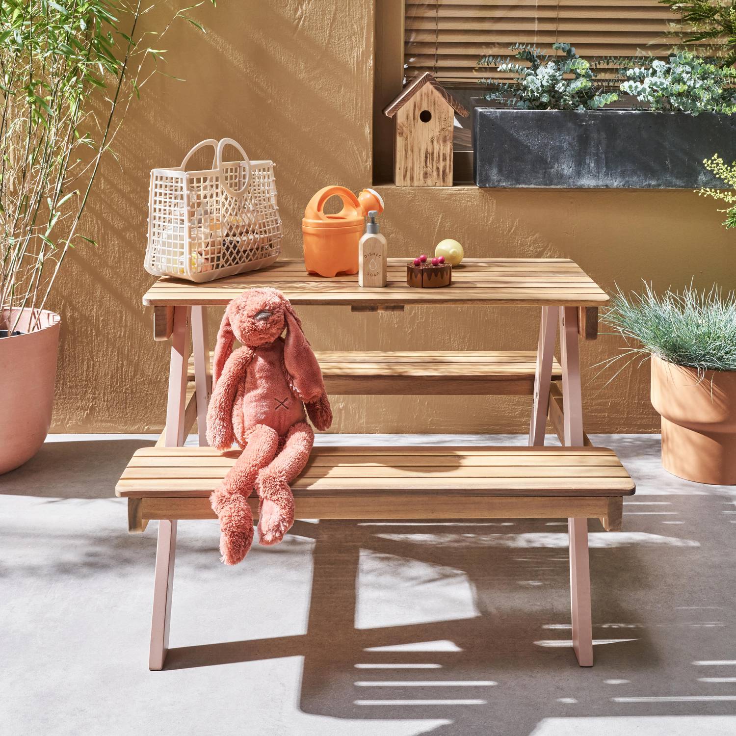 Table de pique-nique en bois d'acacia pour enfant, 2 places, salon de jardin enfant couleur teck clair et rose Photo1