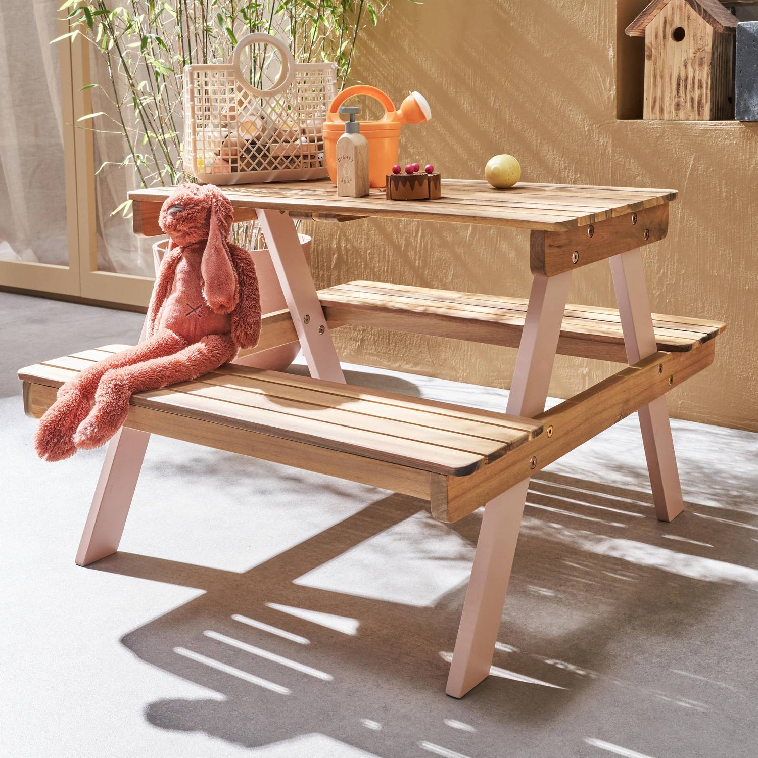Table de pique-nique en bois d'acacia pour enfant, 2 places, salon de jardin enfant couleur teck clair et rose Photo2