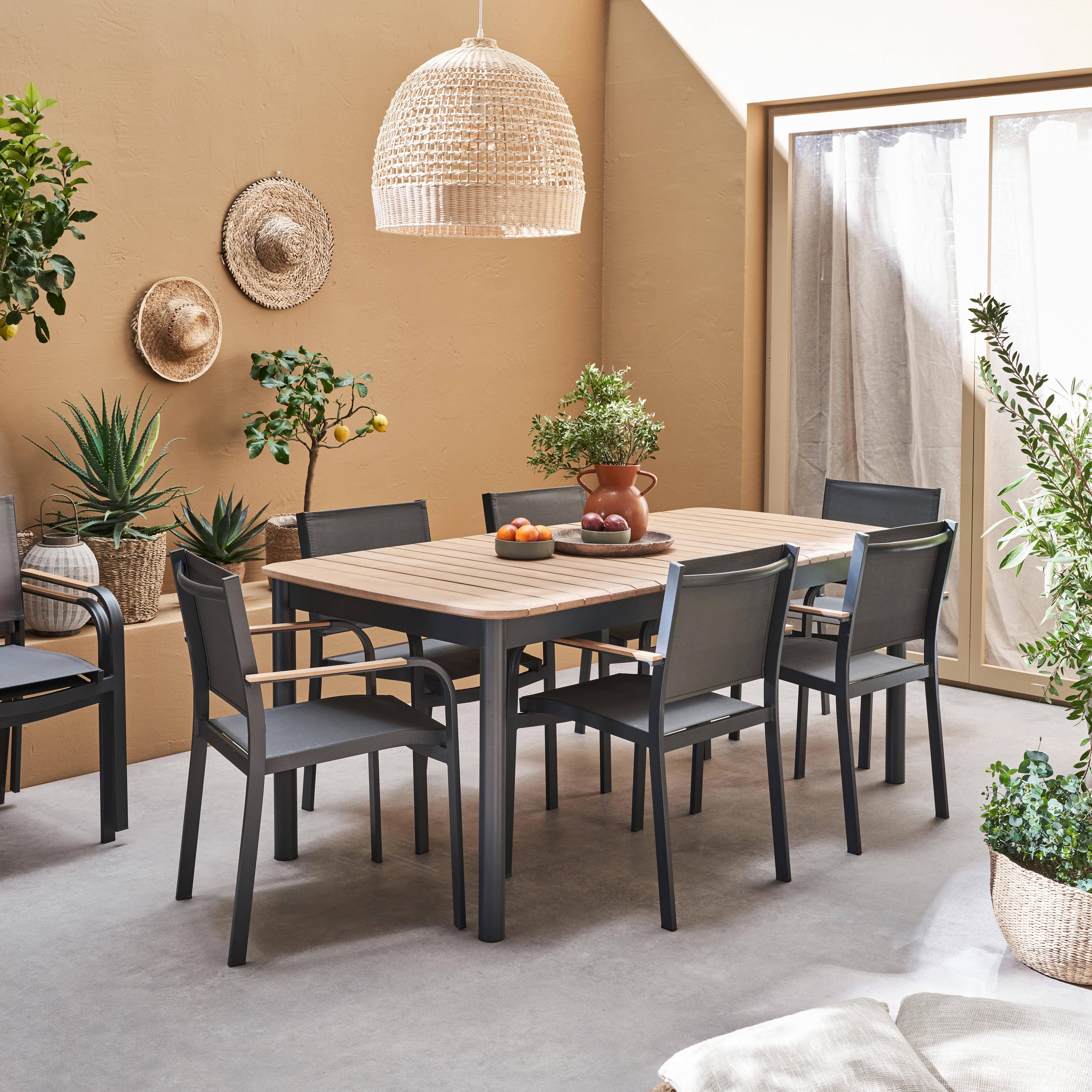 Tavolo da giardino in legno e alluminio, sedie impilabili, Antracite