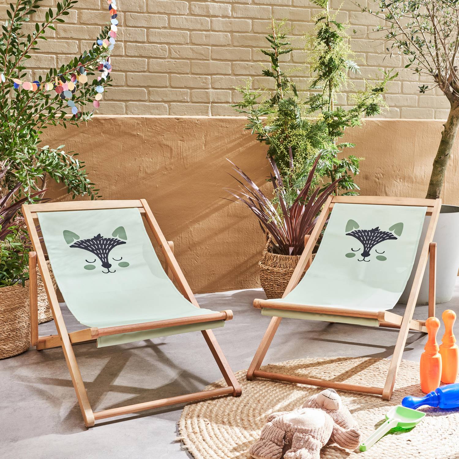 Conjunto de 2 cadeiras para crianças em madeira de eucalipto FSC, tecido verde claro com padrão de raposa Photo1