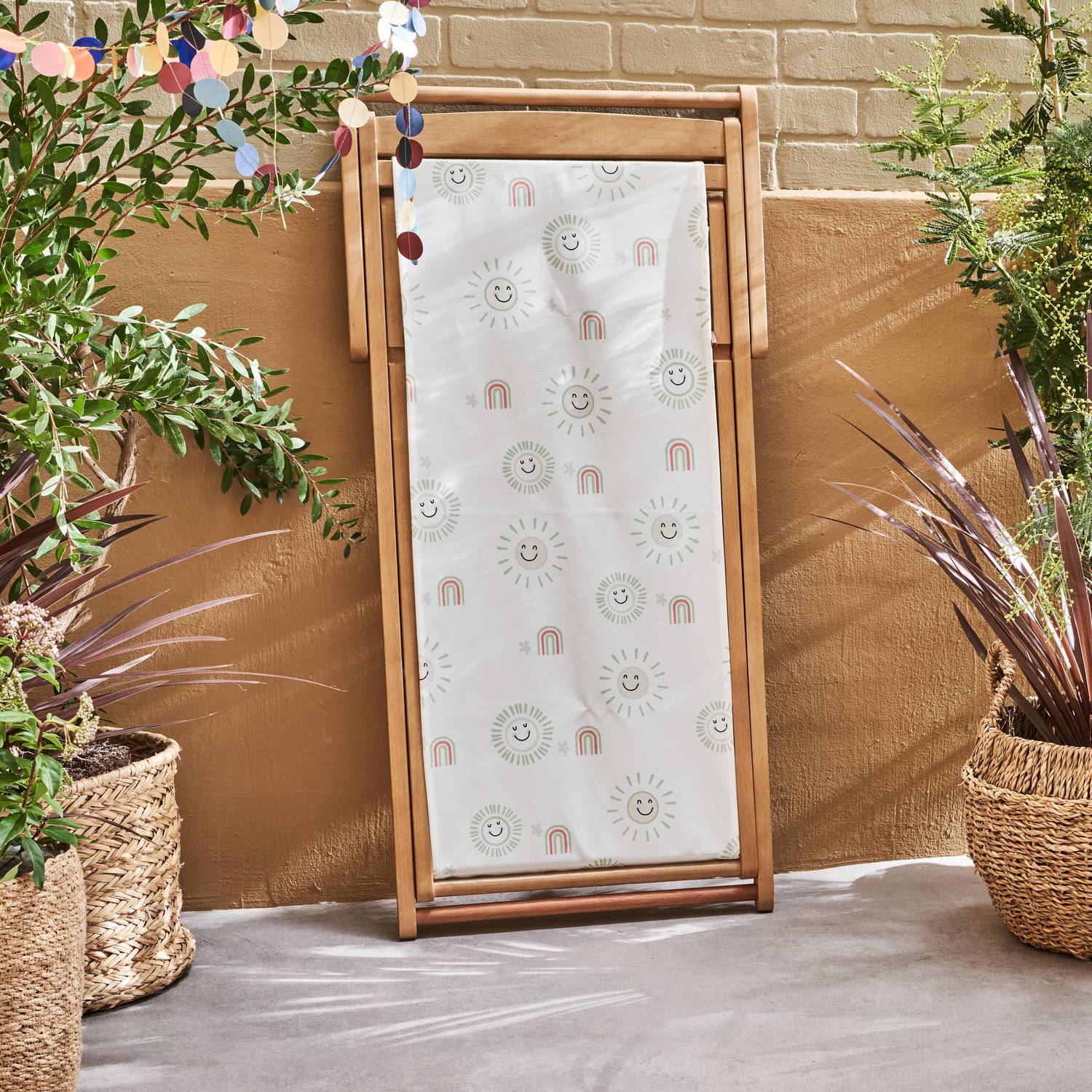 Chilienne pour enfant en bois d'eucalyptus FSC, tissu blanc avec motif soleil, salon de jardin enfant  Photo2