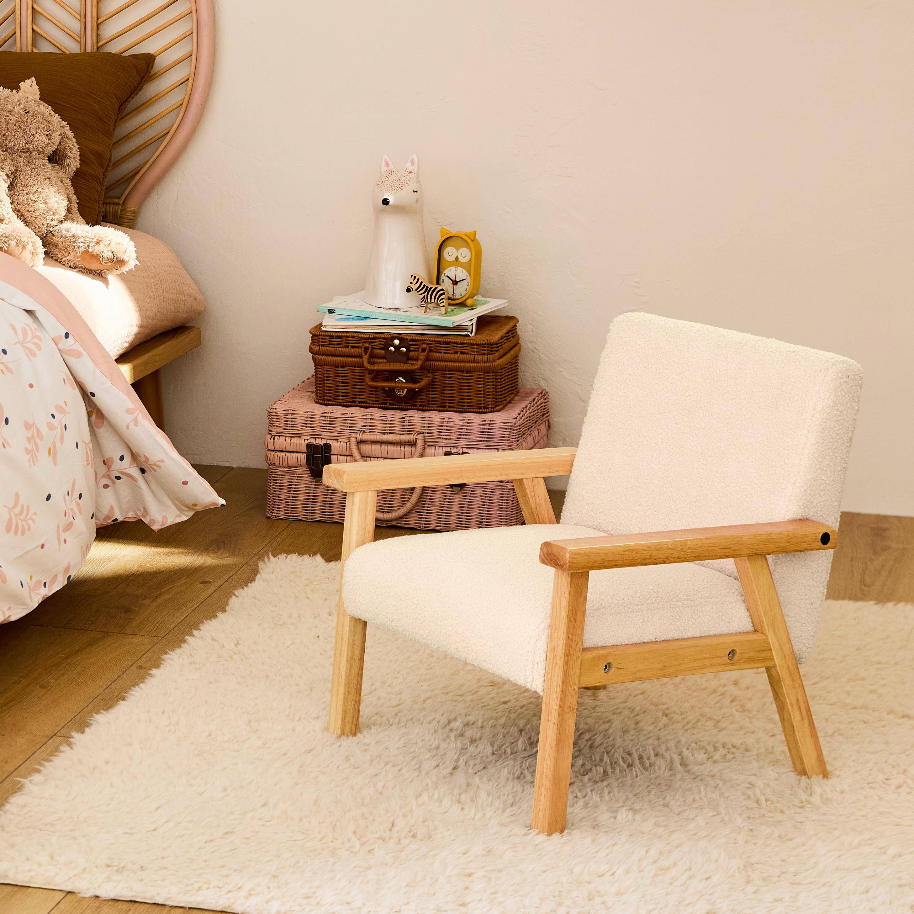 Kinderfauteuil in hout en witte boucléstof, Isak, B 47 x D 43,5 x H 50cm,sweeek,Photo1