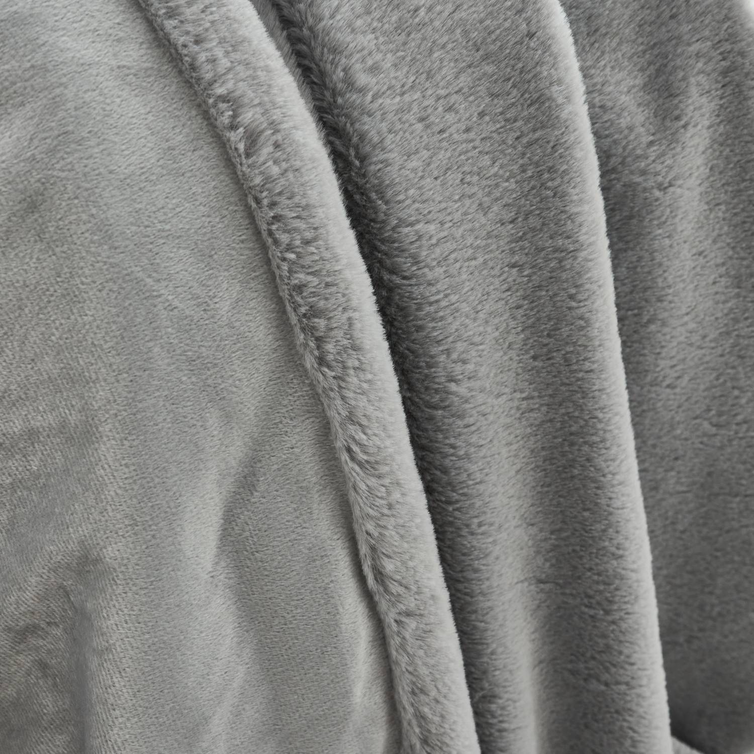 Plaid fausse fourrure gris clair poil long doublure polaire 130 x 160cm - LAPONIE Photo2