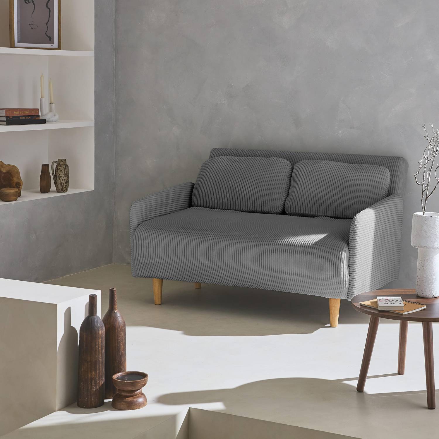 Skandinavisches 2-Sitzer-Sofa mit hellgrauem Cordbezug, Holzfüßen und verstellbarer Rückenlehne - Panam Photo1
